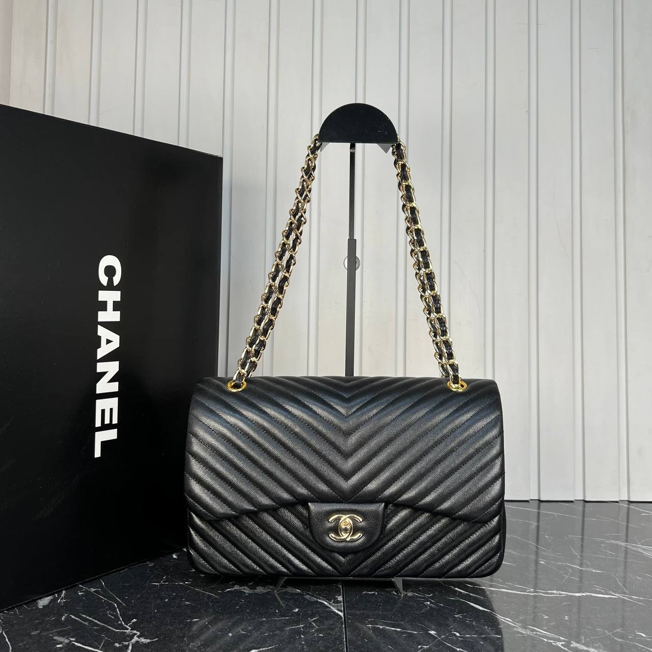 Picture of 3.55 Classic Chevron Double Flap Bag - Caviar Leather - Gold Hardware