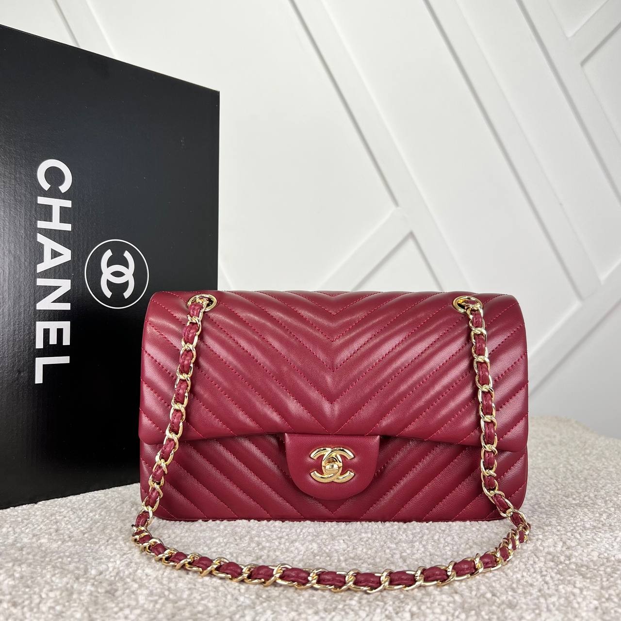 Picture of 2.55 Chevron Classic Flap Bag  - Burgundy