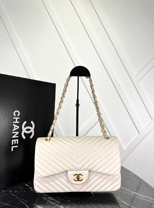 Picture of 3.55 Classic Chevron Double Flap Bag - White