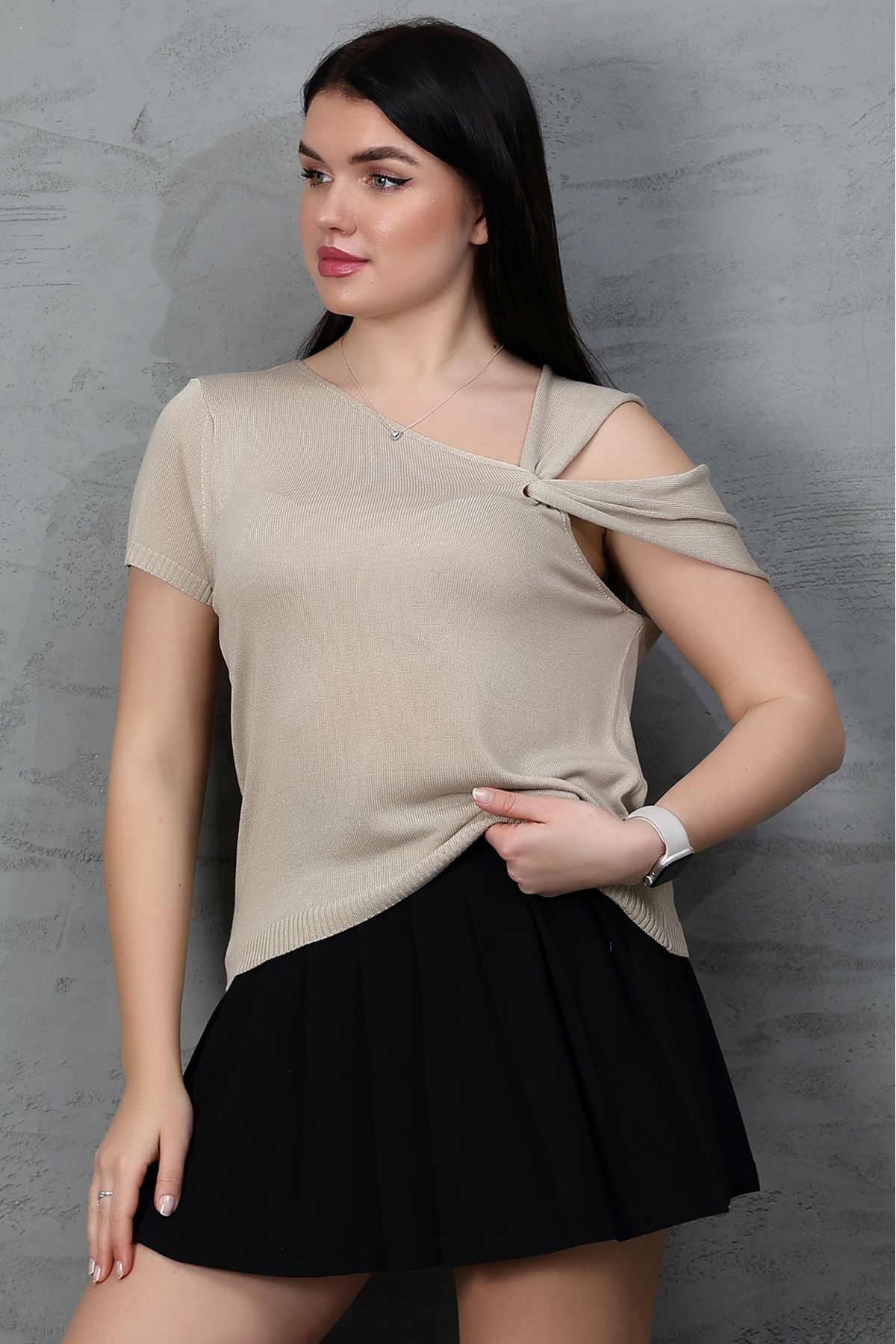 Asimetrik Yakalı Askılı Kısa Kollu Viskon Düz Desen Yazlık Esnek Ferah Triko T-Shirt