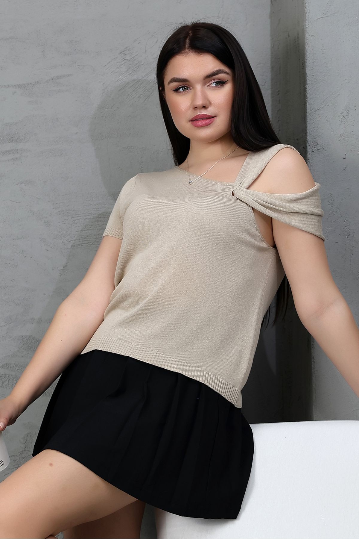 Asimetrik Yakalı Askılı Kısa Kollu Viskon Düz Desen Yazlık Esnek Ferah Triko T-Shirt