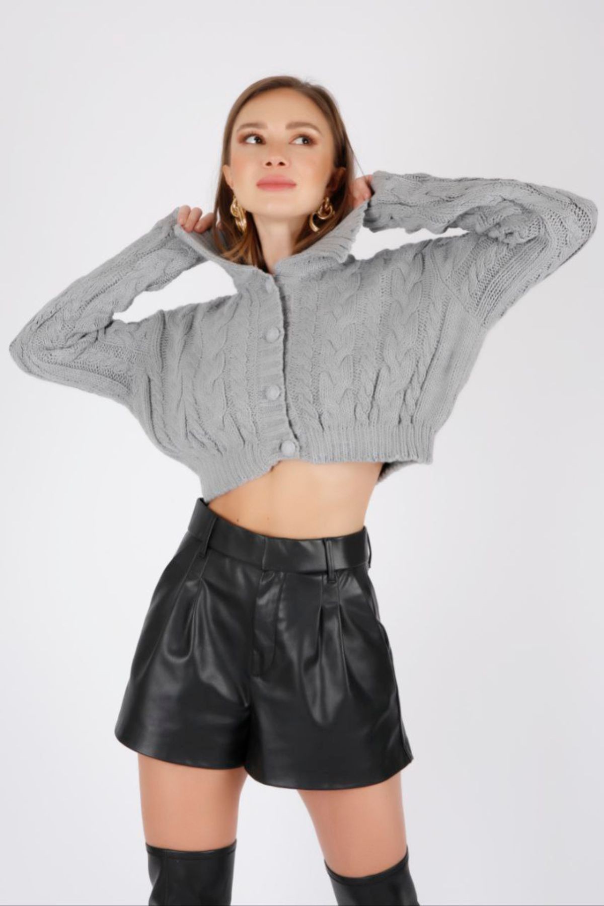 Polo Yaka Uzun Kollu Saç Örgülü Dört Düğmeli Crop Kısa Triko Hırka