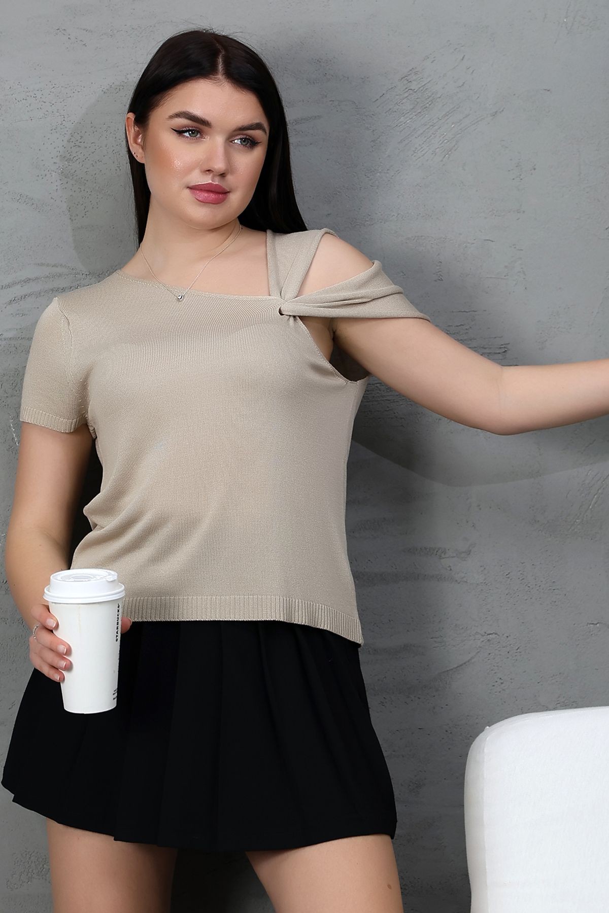 Asimetrik Yakalı Askılı Kısa Kollu Viskon Düz Desen Yazlık Esnek Ferah Triko T-Shirt