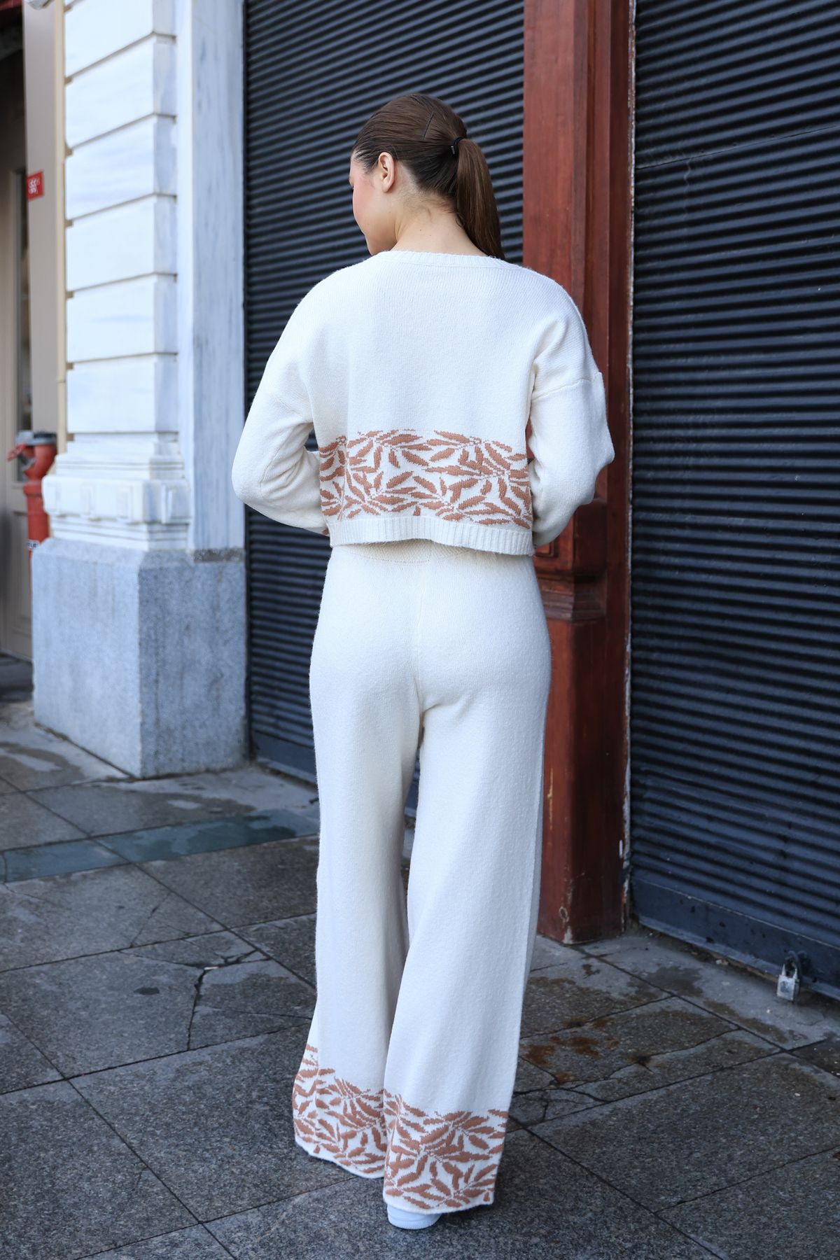 Bisiklet Yaka Uzun Kollu Yaprak Desenli Kısa Kazak Boru Paça Bel Lastikli Pantolon Triko İkili Takım