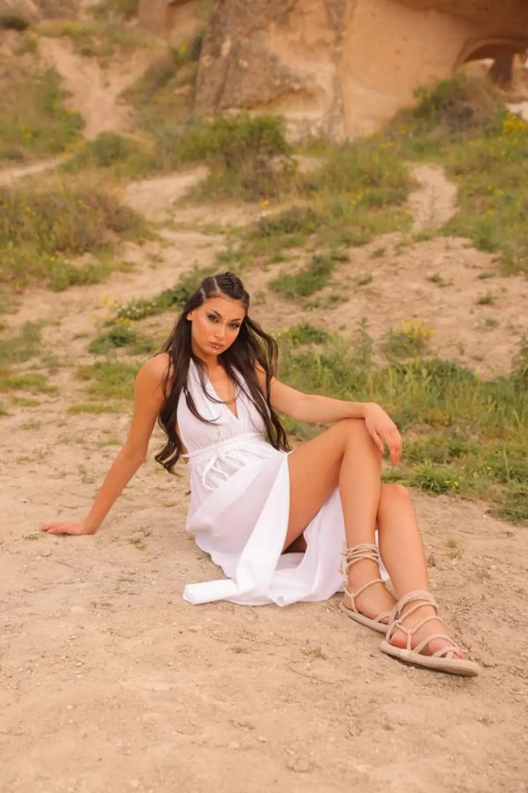 DRESS-DETAILED DOUBLE-SLIT SHILE CLOTH DRESS