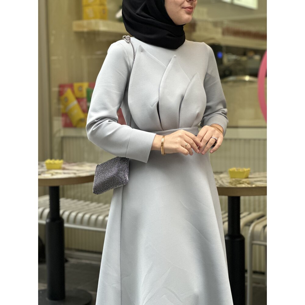 Gri Yapraklı Elbise