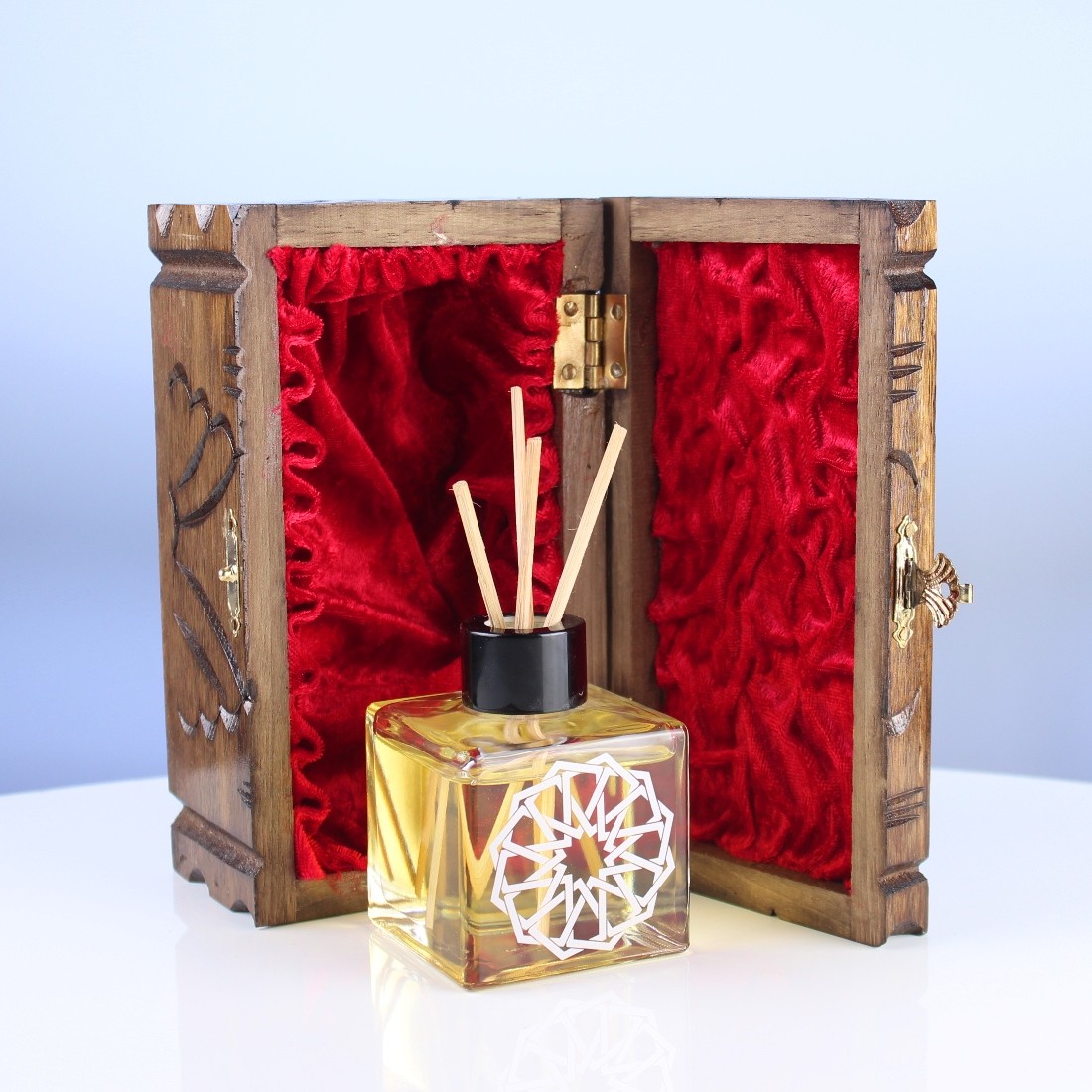 Glass Designed Fragrance Set With Wooden Box