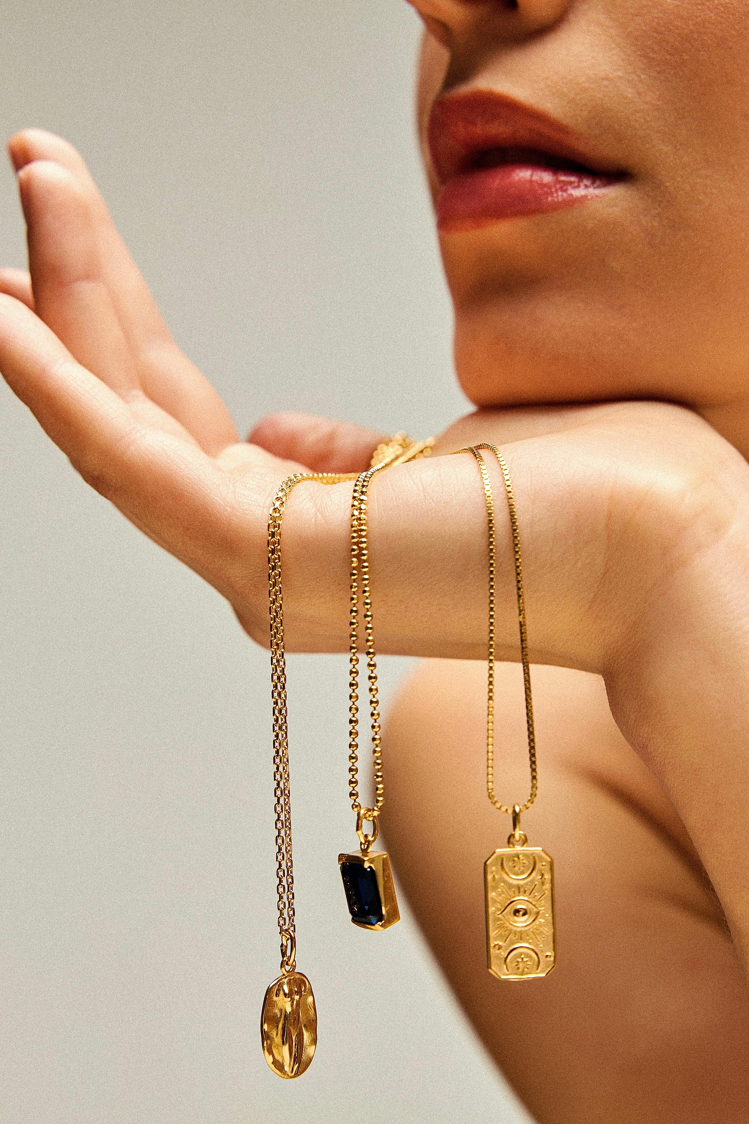 the kiss necklace - gold vermeil