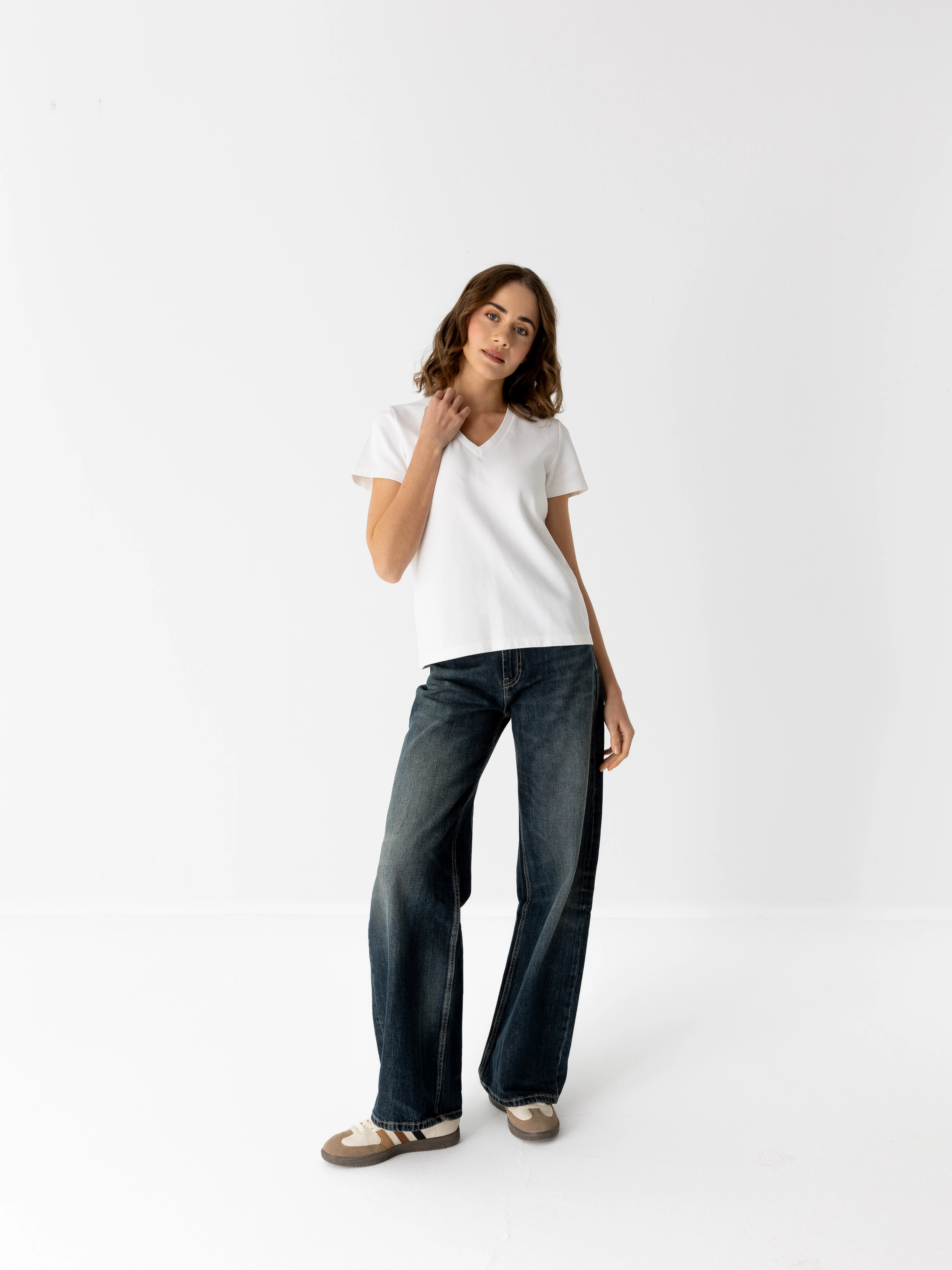 V Necked Timeless Basic T-shirt - Beyaz