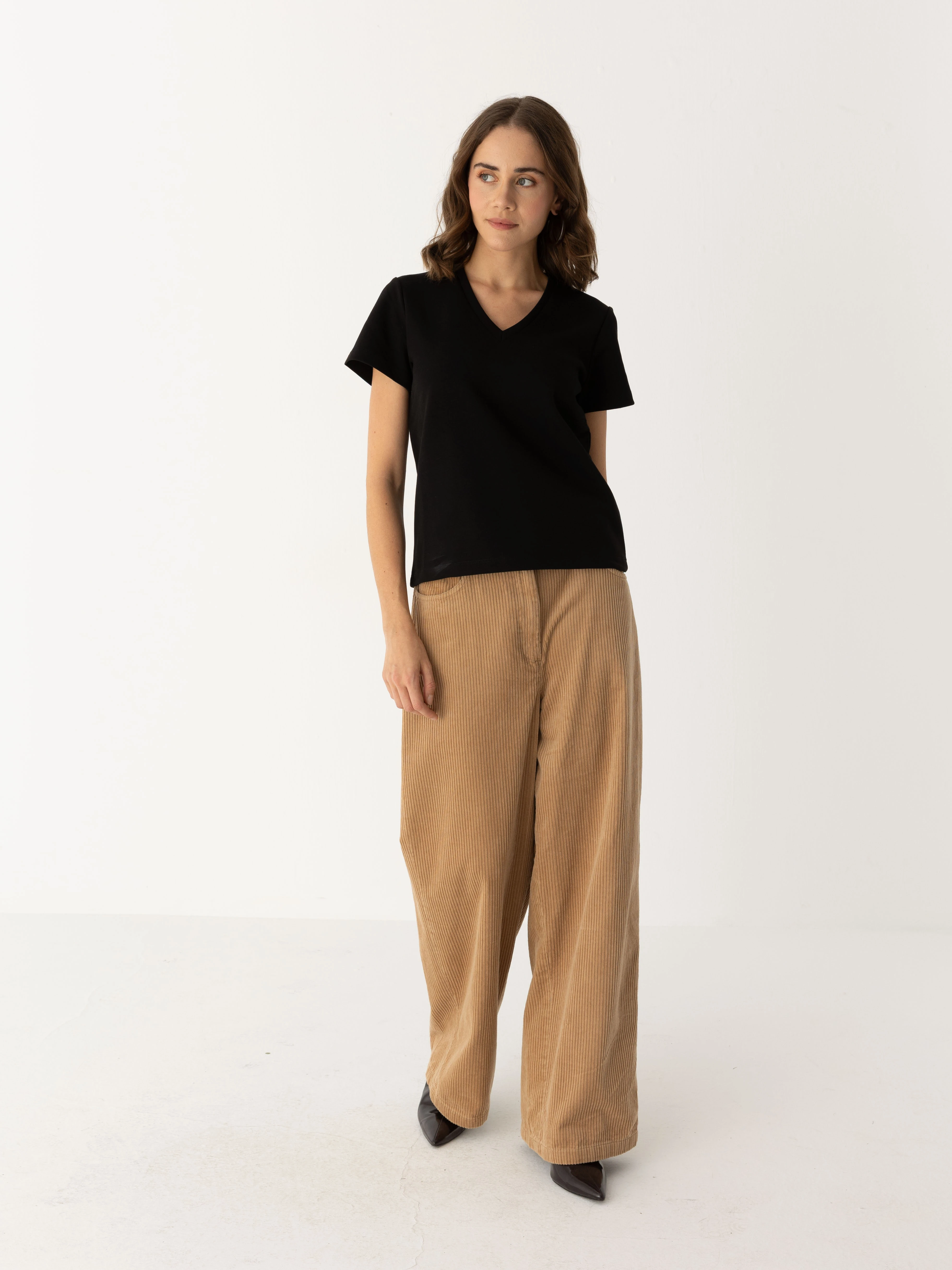 V Necked Timeless Basic T-shirt - Siyah