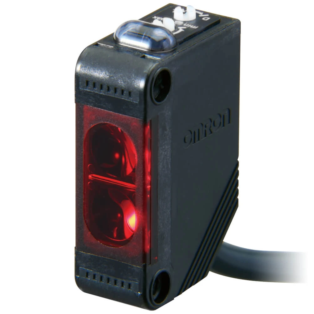 E3Z-R81-2M-Photoelectric sensor, rectangular housing, red LED, retro-reflective, 4 m, PNP, Light-ON/Dark-ON, 2 m cable