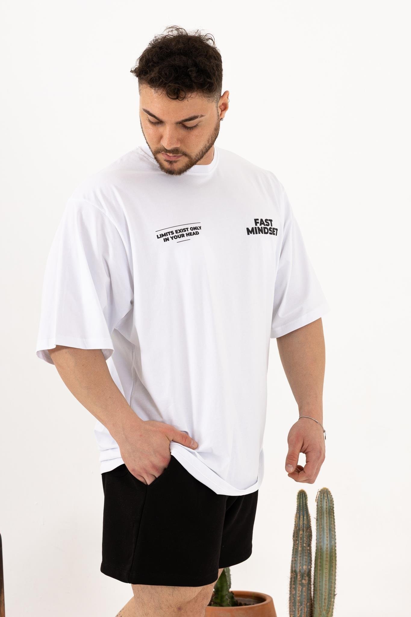 Fast Mindset Baskılı Oversize Beyaz T-Shirt – Erkek Günlük Spor Stil