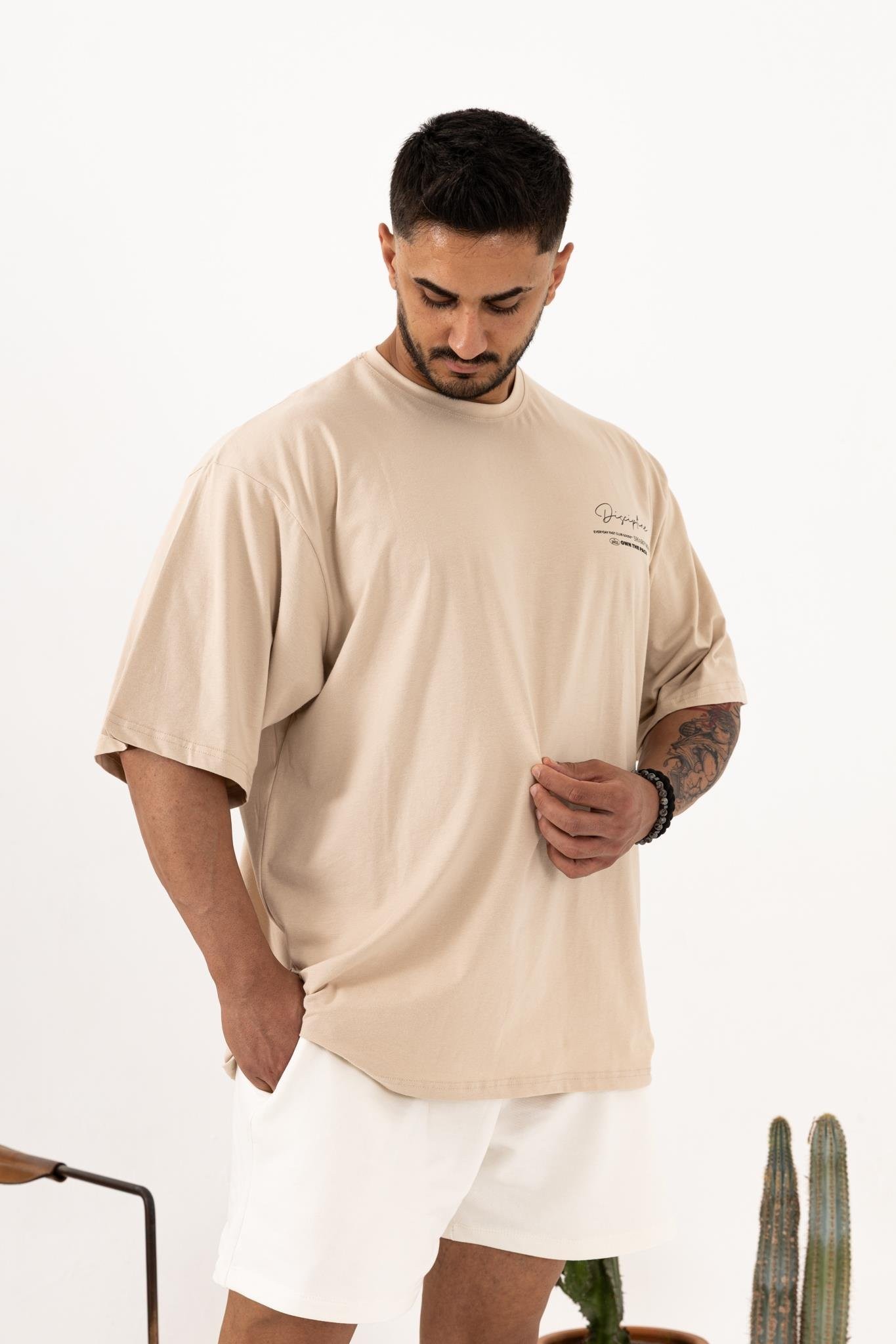 Oversize Bej T-Shirt – Erkek Rahat Kalıp Günlük Giyim (Discipline Baskılı)
