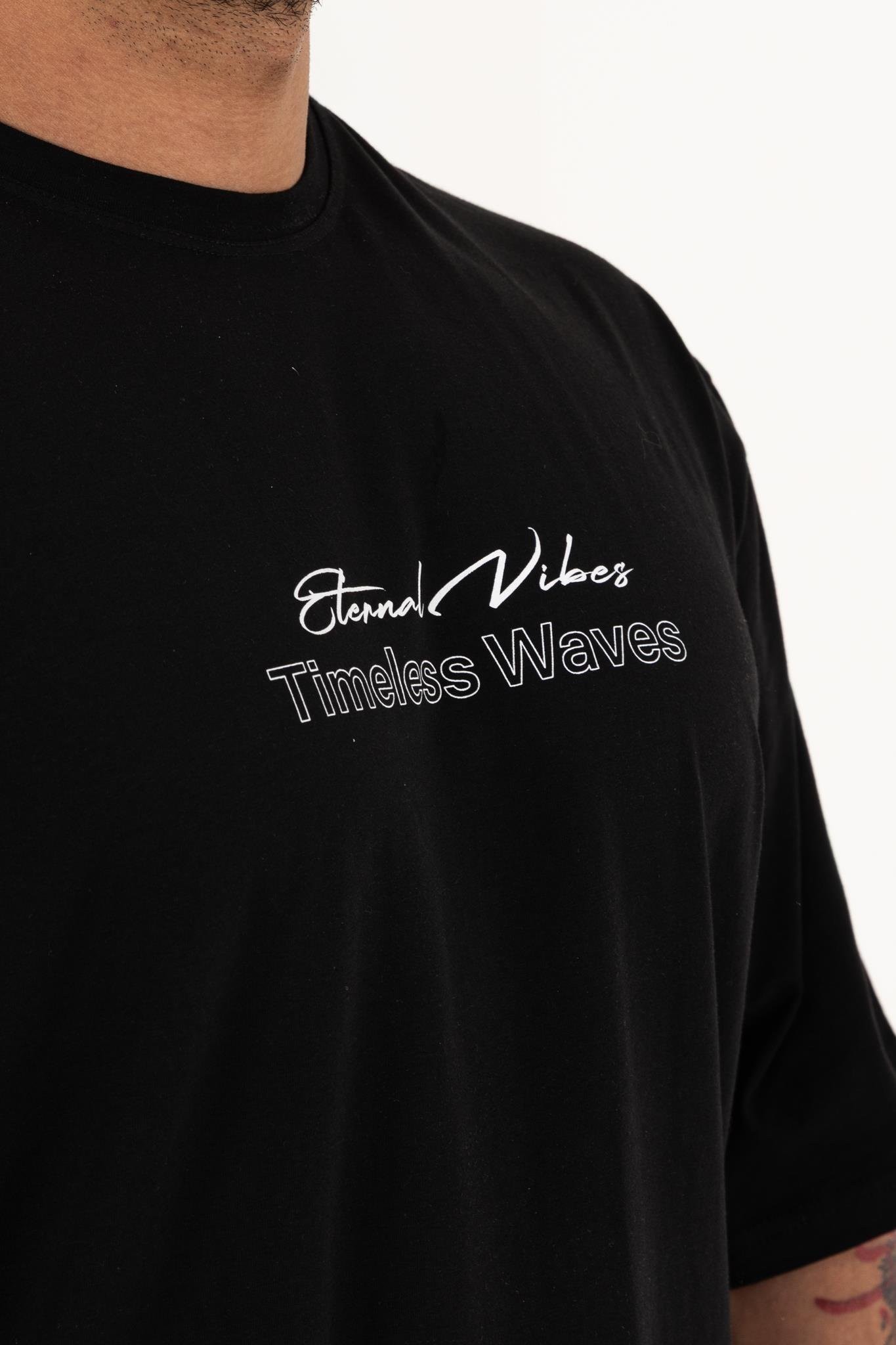 Timeless Waves Siyah Oversize T-Shirt – Erkek Sokak Modası %100 Pamuk
