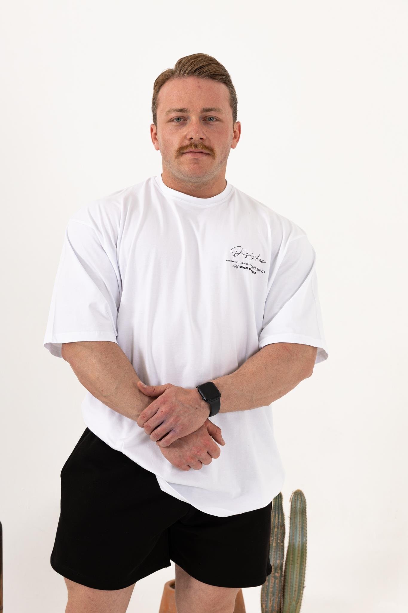 Oversize Beyaz T-Shirt – Erkek Günlük Spor Stil (Discipline Baskılı)