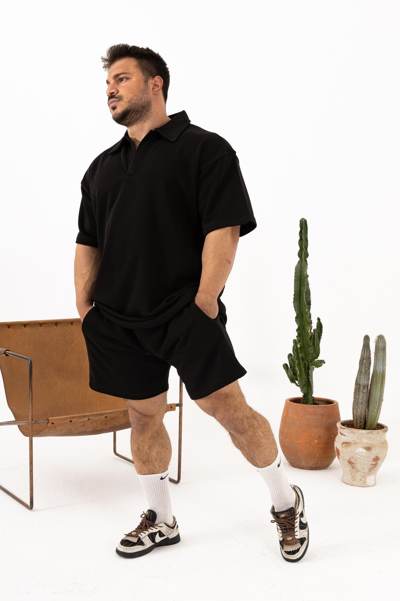 Erkek Siyah Polo Yaka Oversize T-Shirt – Modern ve Şık %100 Pamuk