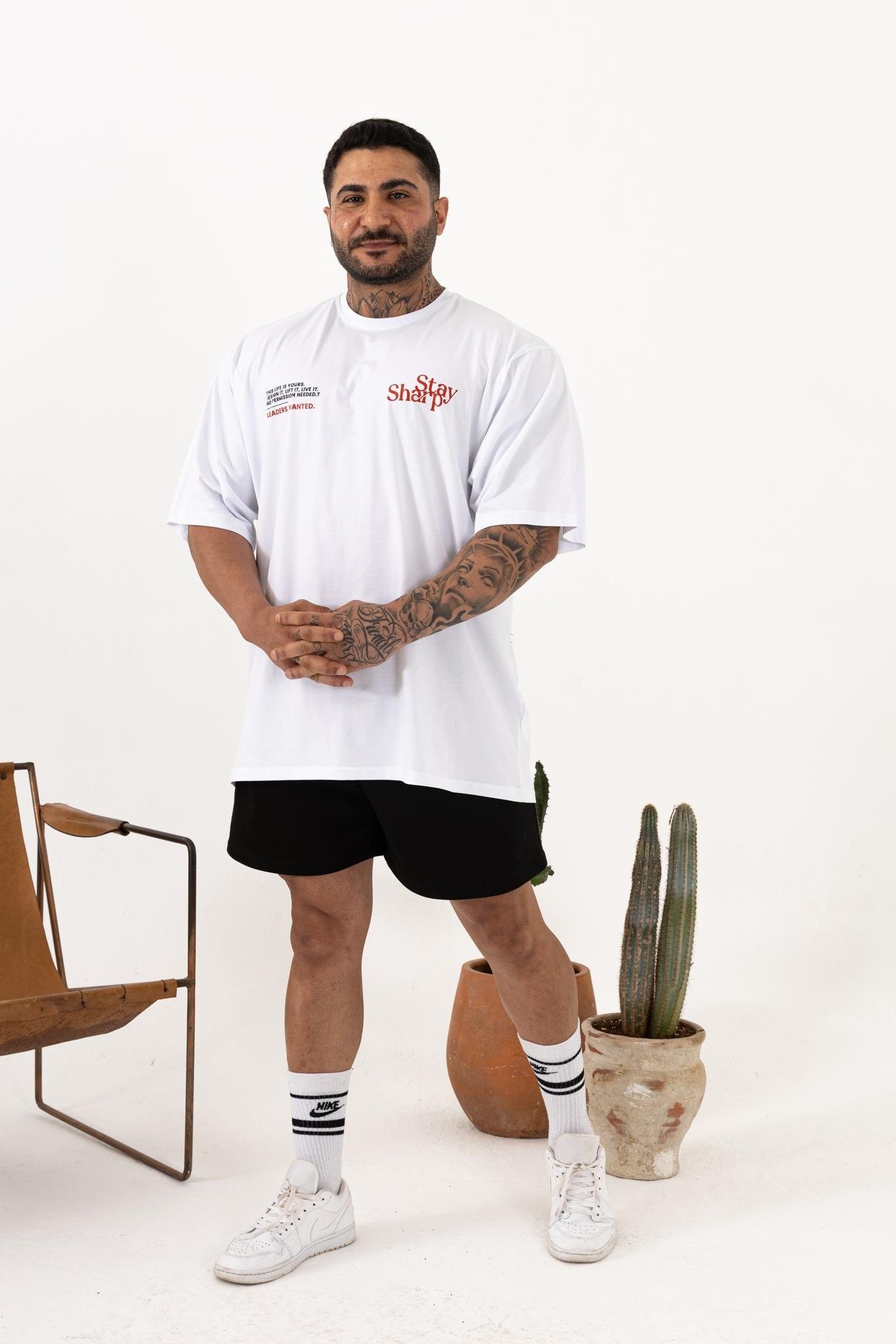 Stay Sharp Oversize Beyaz T-Shirt – Erkek Günlük ve Spor Giyim