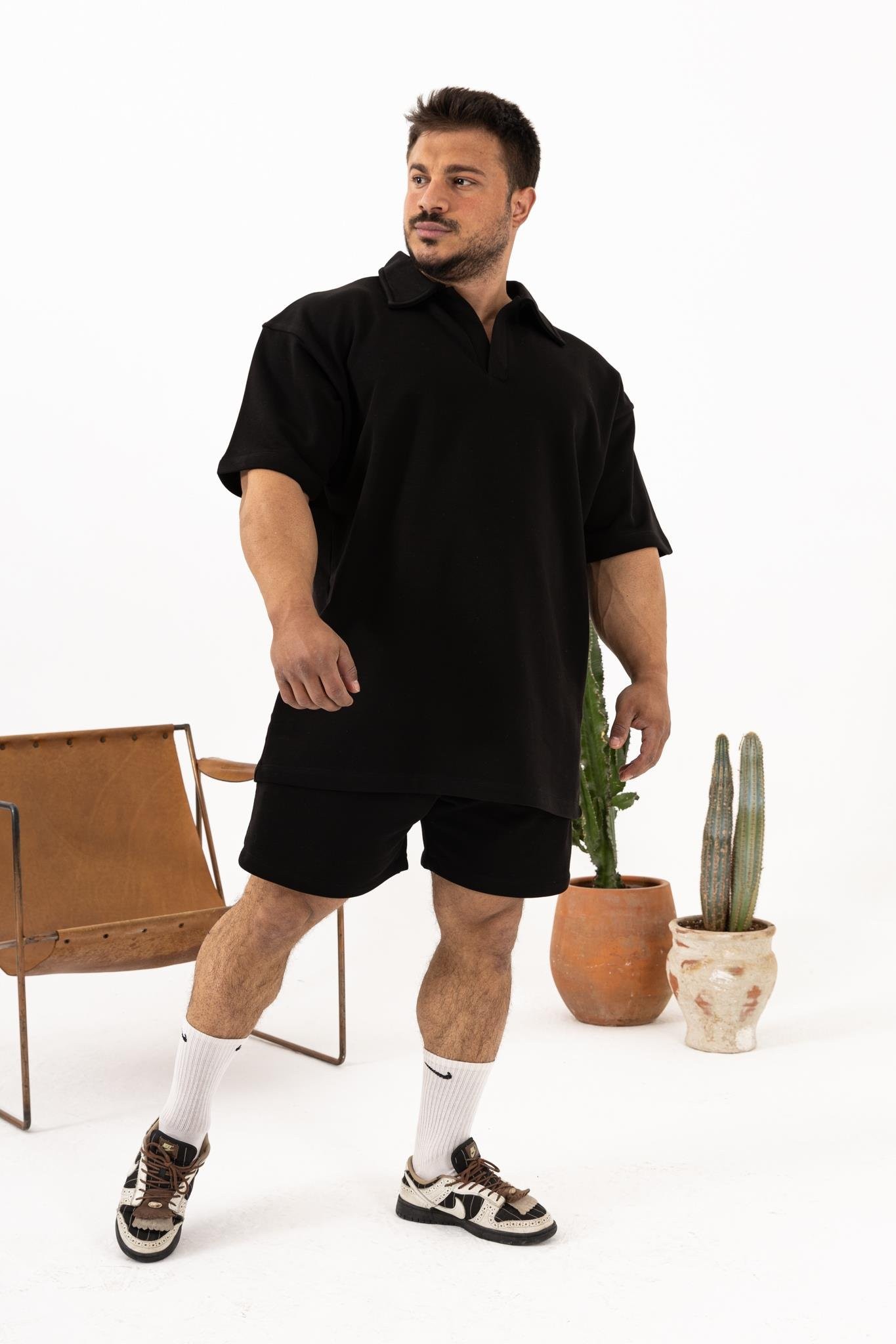 Erkek Siyah Polo Yaka Oversize T-Shirt – Modern ve Şık %100 Pamuk