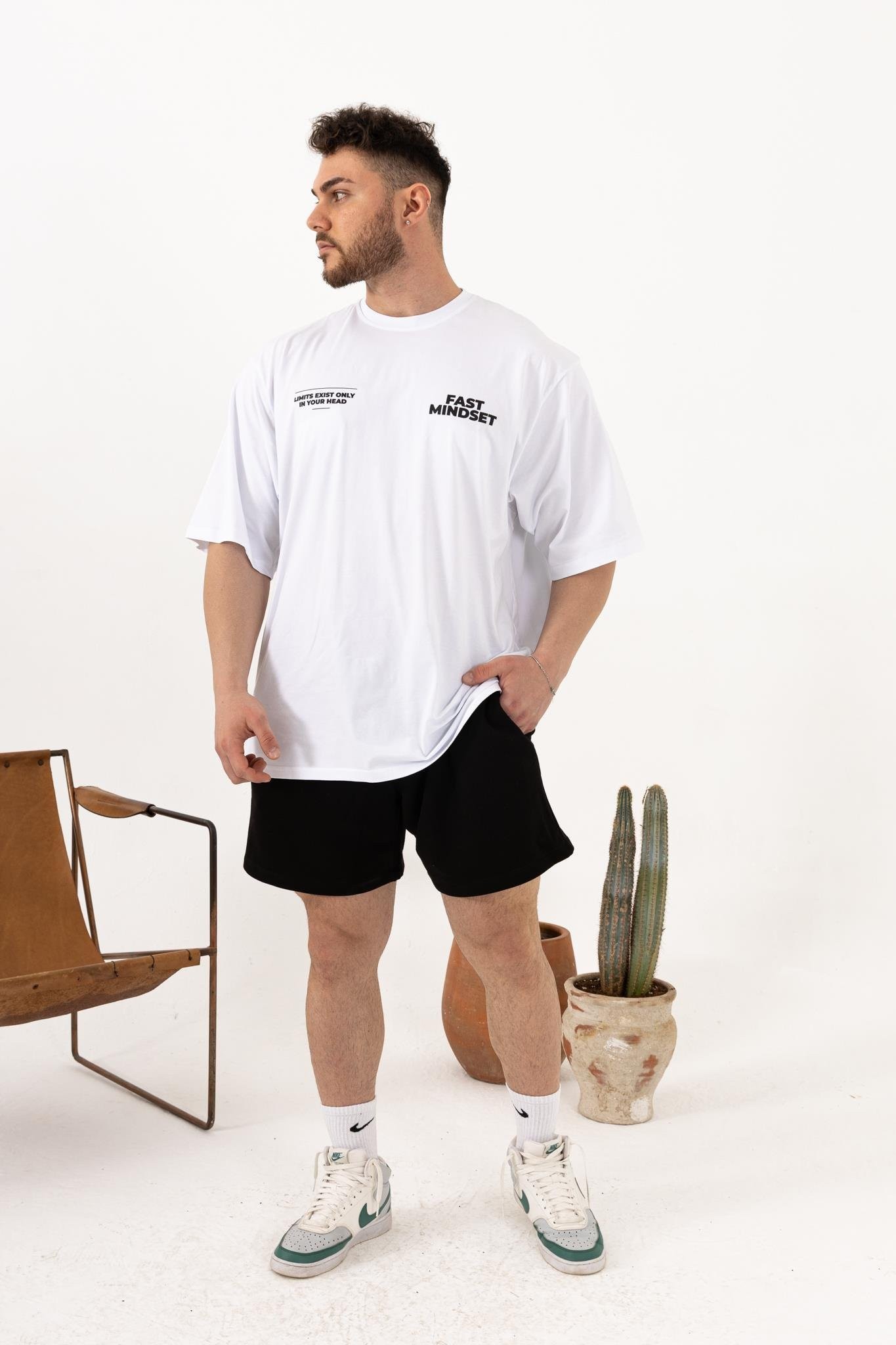 Fast Mindset Baskılı Oversize Beyaz T-Shirt – Erkek Günlük Spor Stil