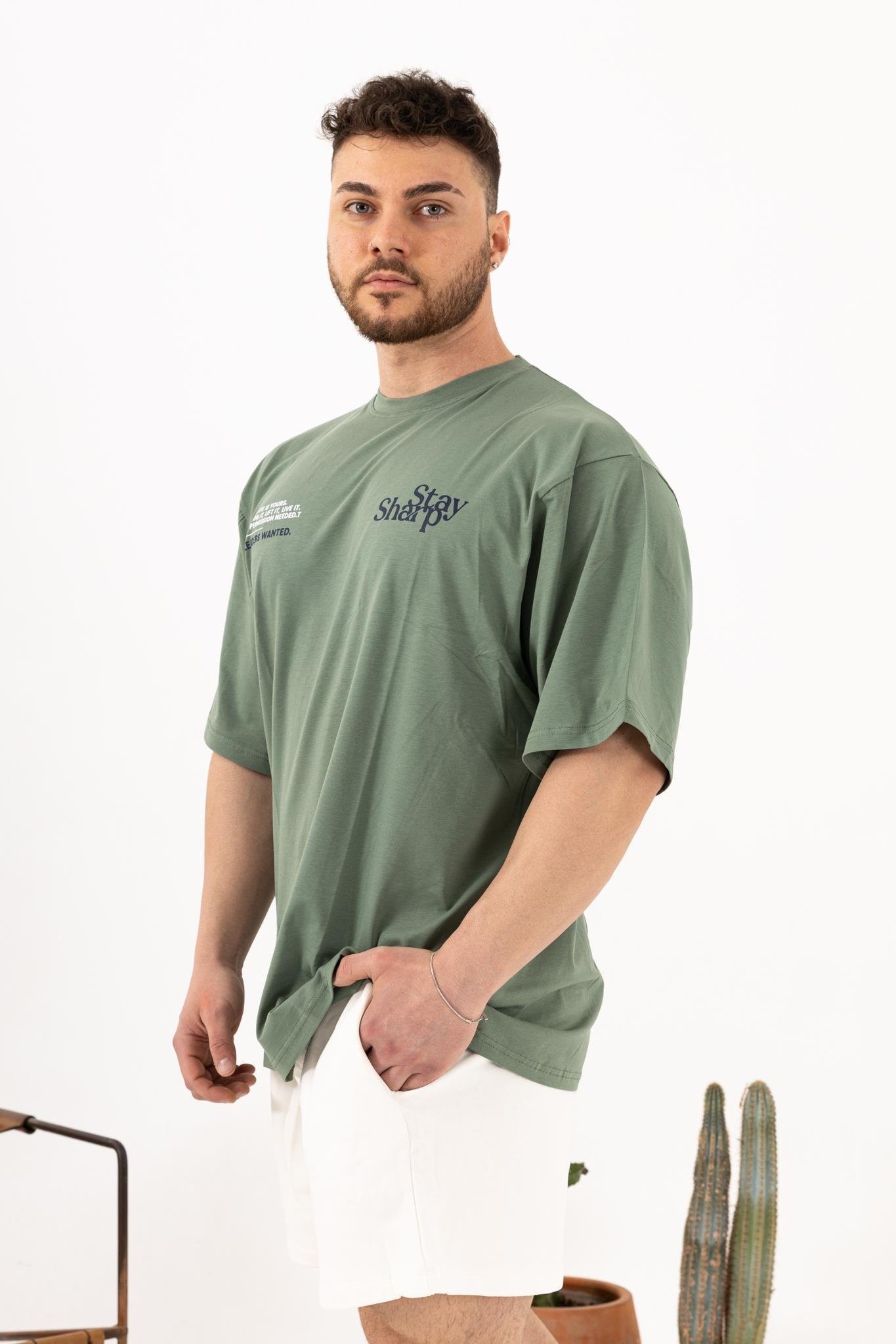 Stay Sharp Oversize Yeşil T-Shirt – Erkek Günlük Stil %100 Pamuk