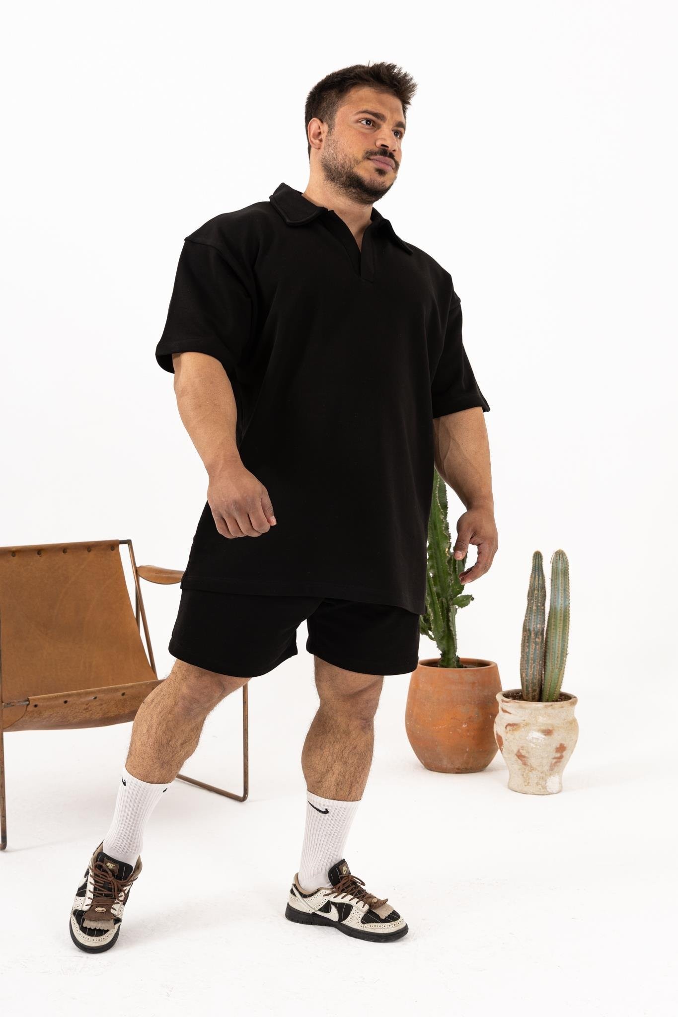 Erkek Siyah Polo Yaka Oversize T-Shirt – Modern ve Şık %100 Pamuk