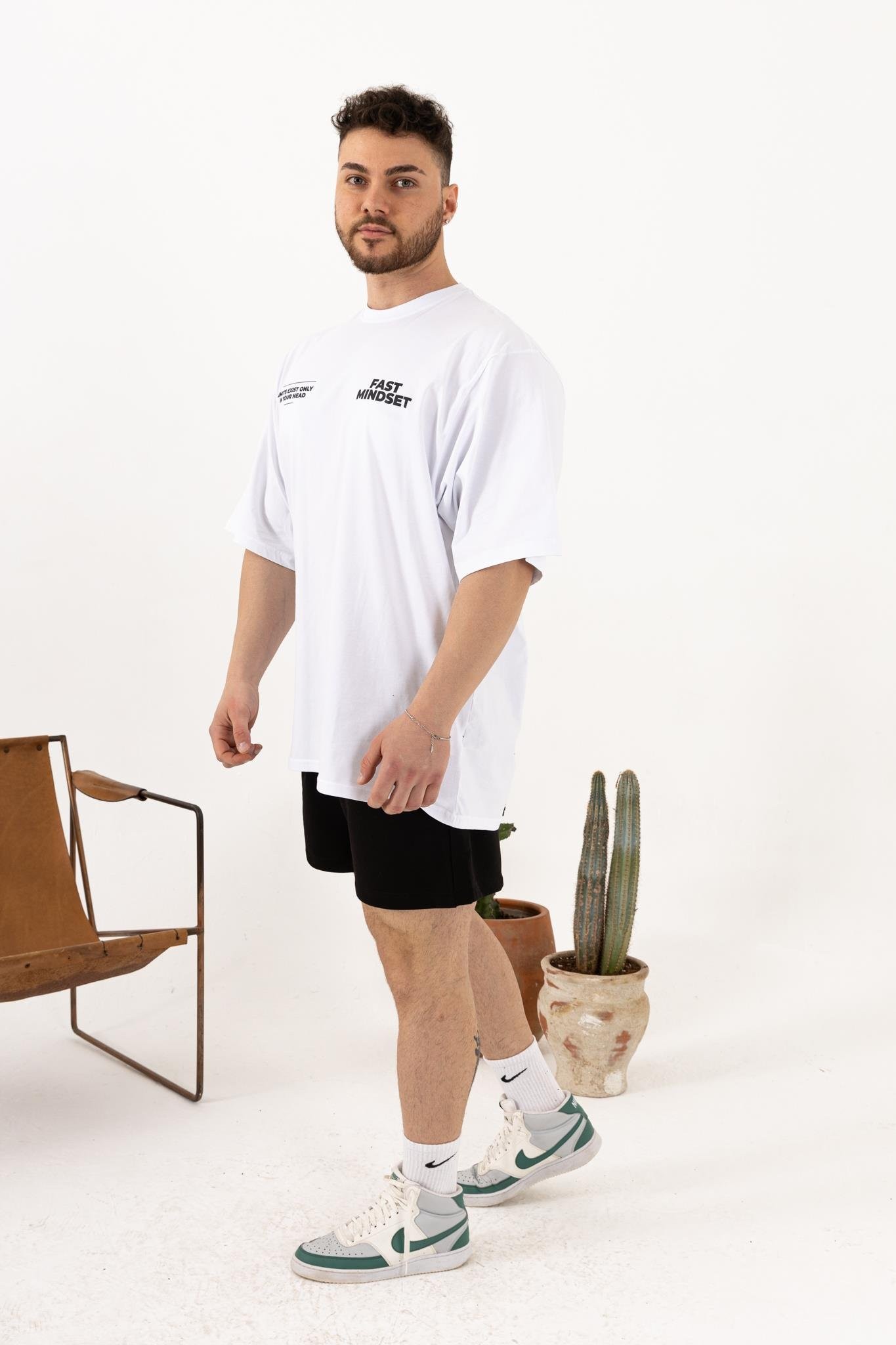 Fast Mindset Baskılı Oversize Beyaz T-Shirt – Erkek Günlük Spor Stil
