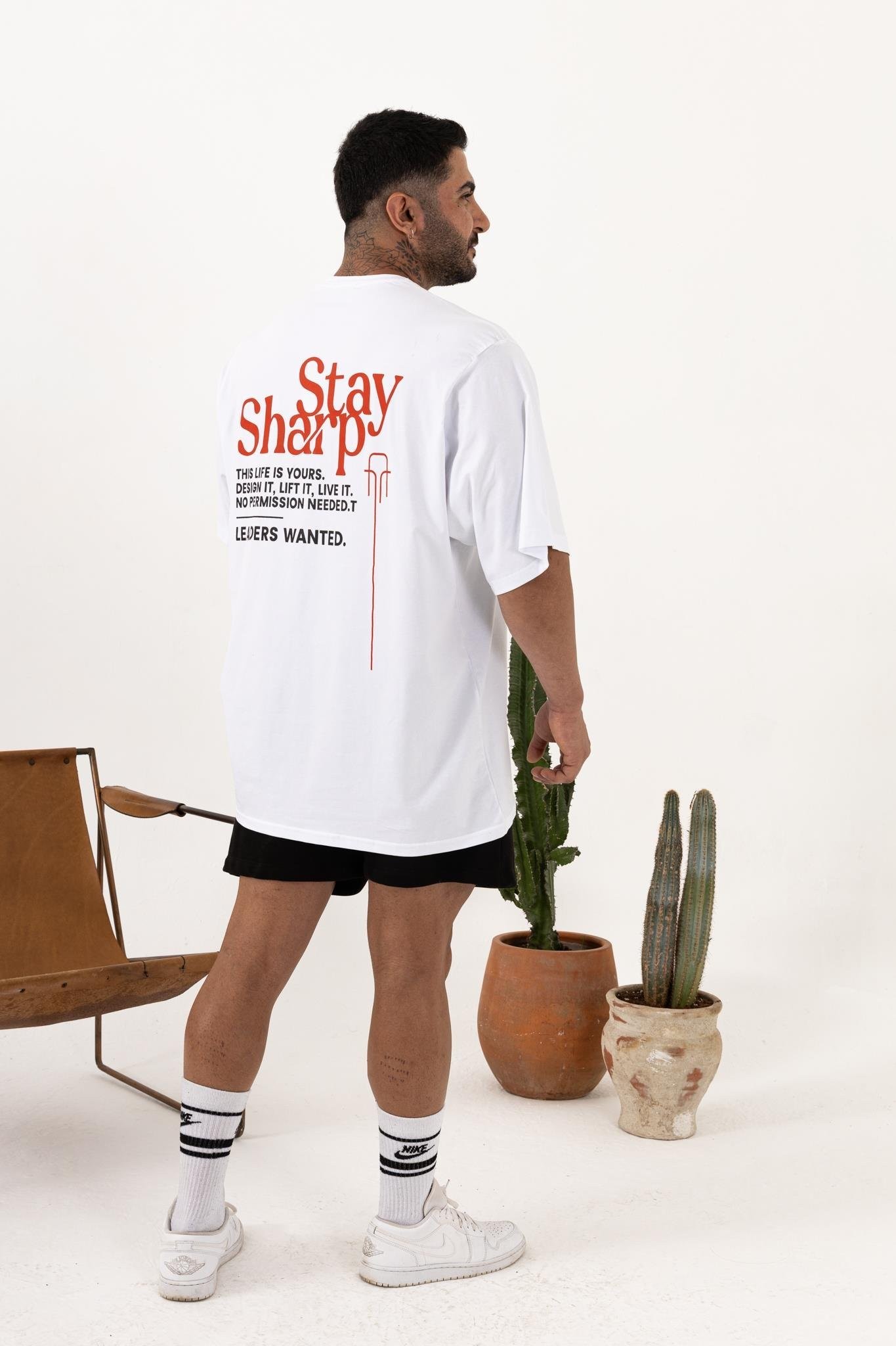 Stay Sharp Oversize Beyaz T-Shirt – Erkek Günlük ve Spor Giyim