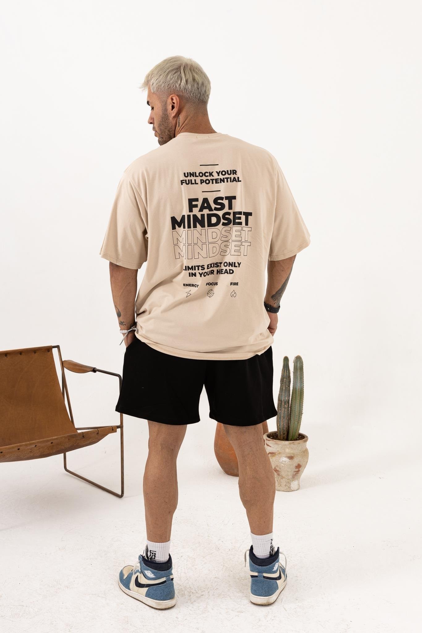 Fast Mindset Baskılı Oversize Bej T-Shirt – Erkek Spor ve Günlük Giyim