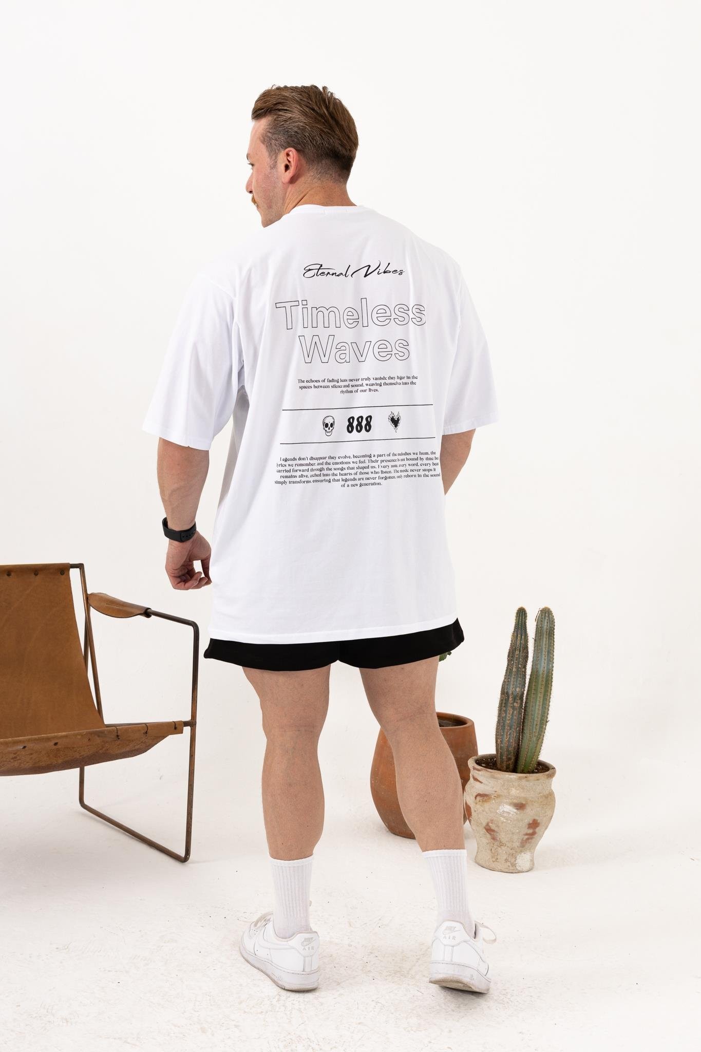 Timeless Waves Beyaz Oversize T-Shirt – Erkek Günlük ve Sokak Modası %100 Pamuk