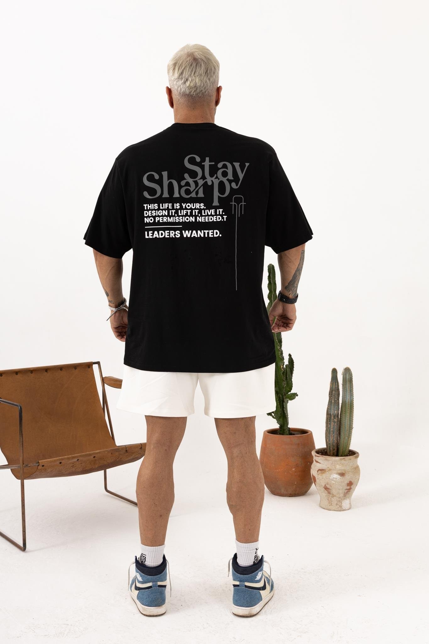 Stay Sharp Oversize Siyah T-Shirt – Erkek Günlük Spor Tarz