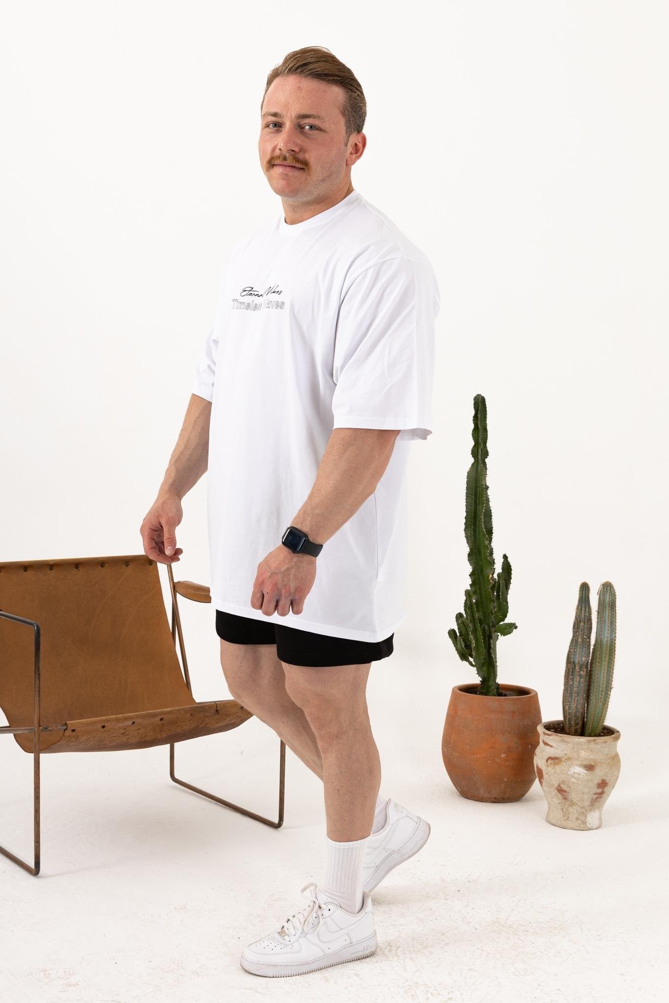 Timeless Waves Beyaz Oversize T-Shirt – Erkek Günlük ve Sokak Modası %100 Pamuk