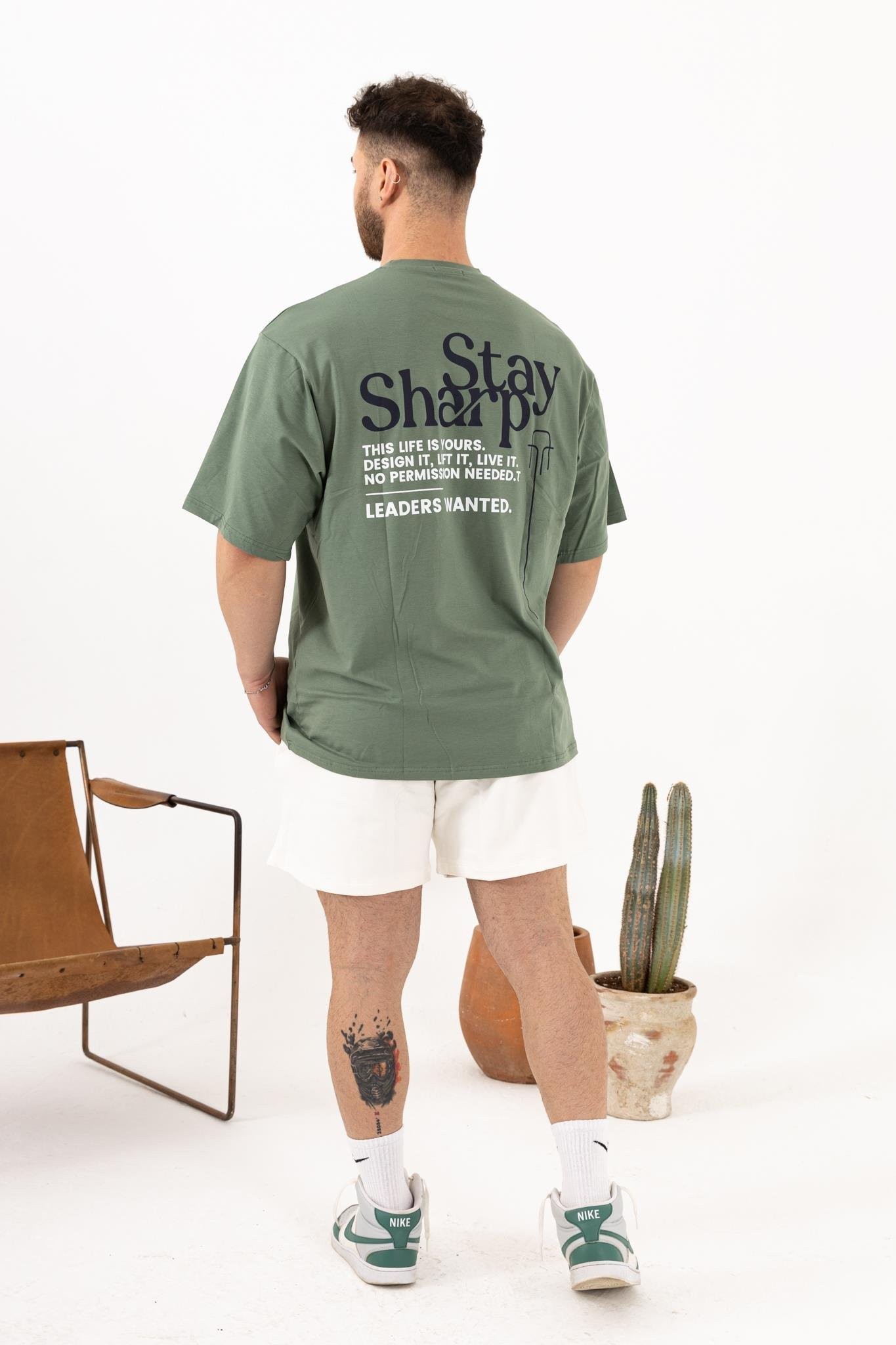 Stay Sharp Oversize Yeşil T-Shirt – Erkek Günlük Stil %100 Pamuk