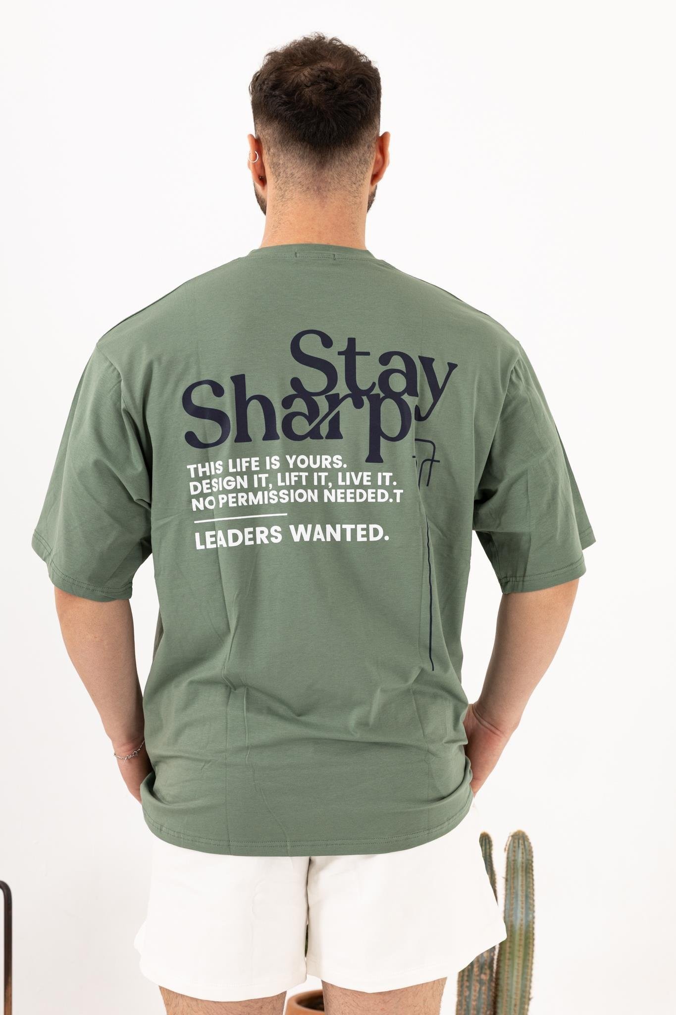 Stay Sharp Oversize Yeşil T-Shirt – Erkek Günlük Stil %100 Pamuk