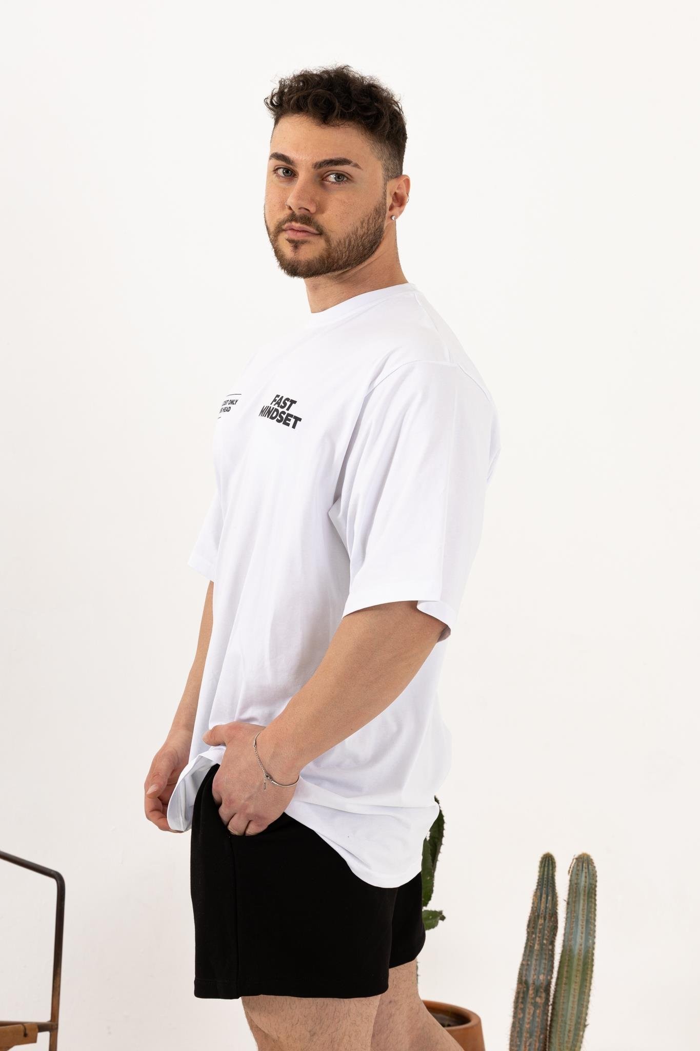 Fast Mindset Baskılı Oversize Beyaz T-Shirt – Erkek Günlük Spor Stil