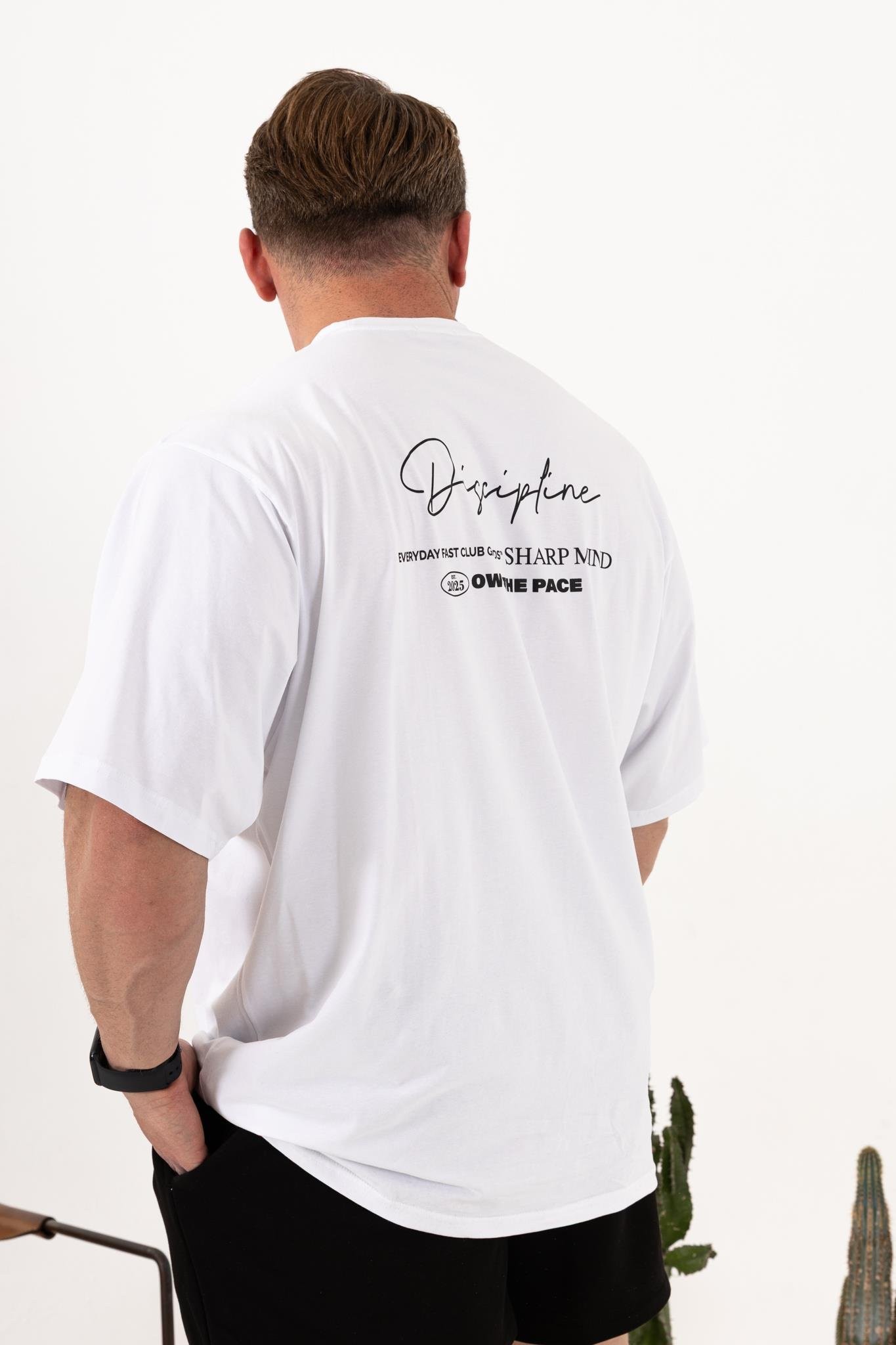 Oversize Beyaz T-Shirt – Erkek Günlük Spor Stil (Discipline Baskılı)