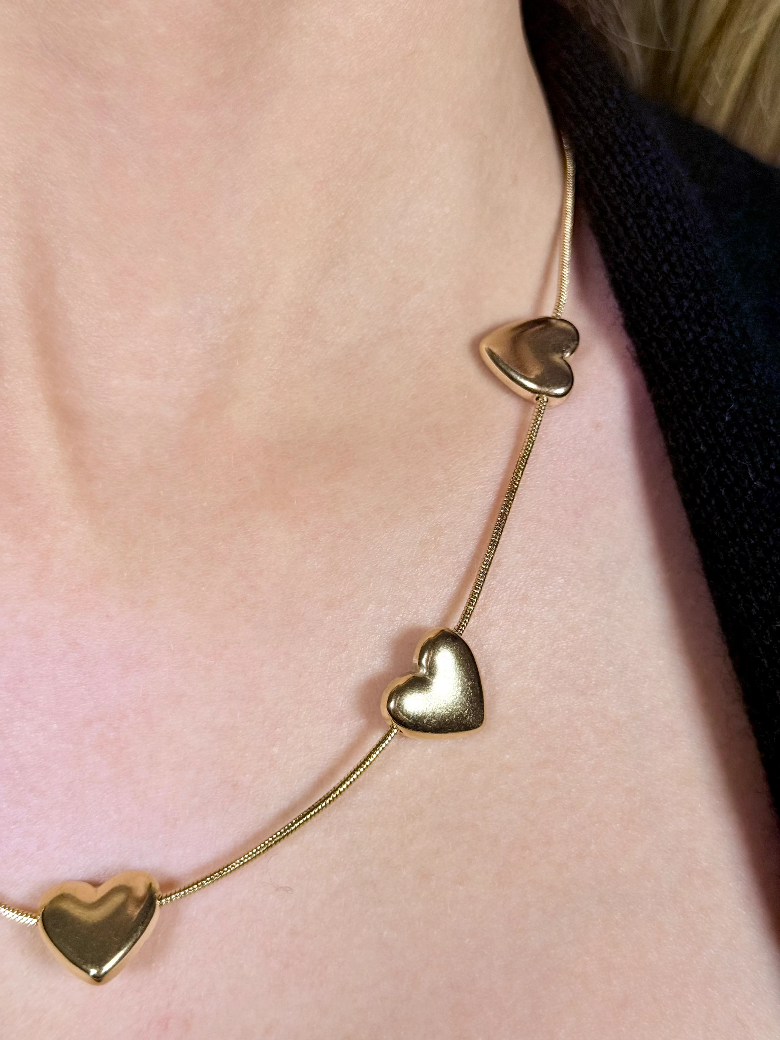 Kalp Detaylı Gold Çelik Kolye