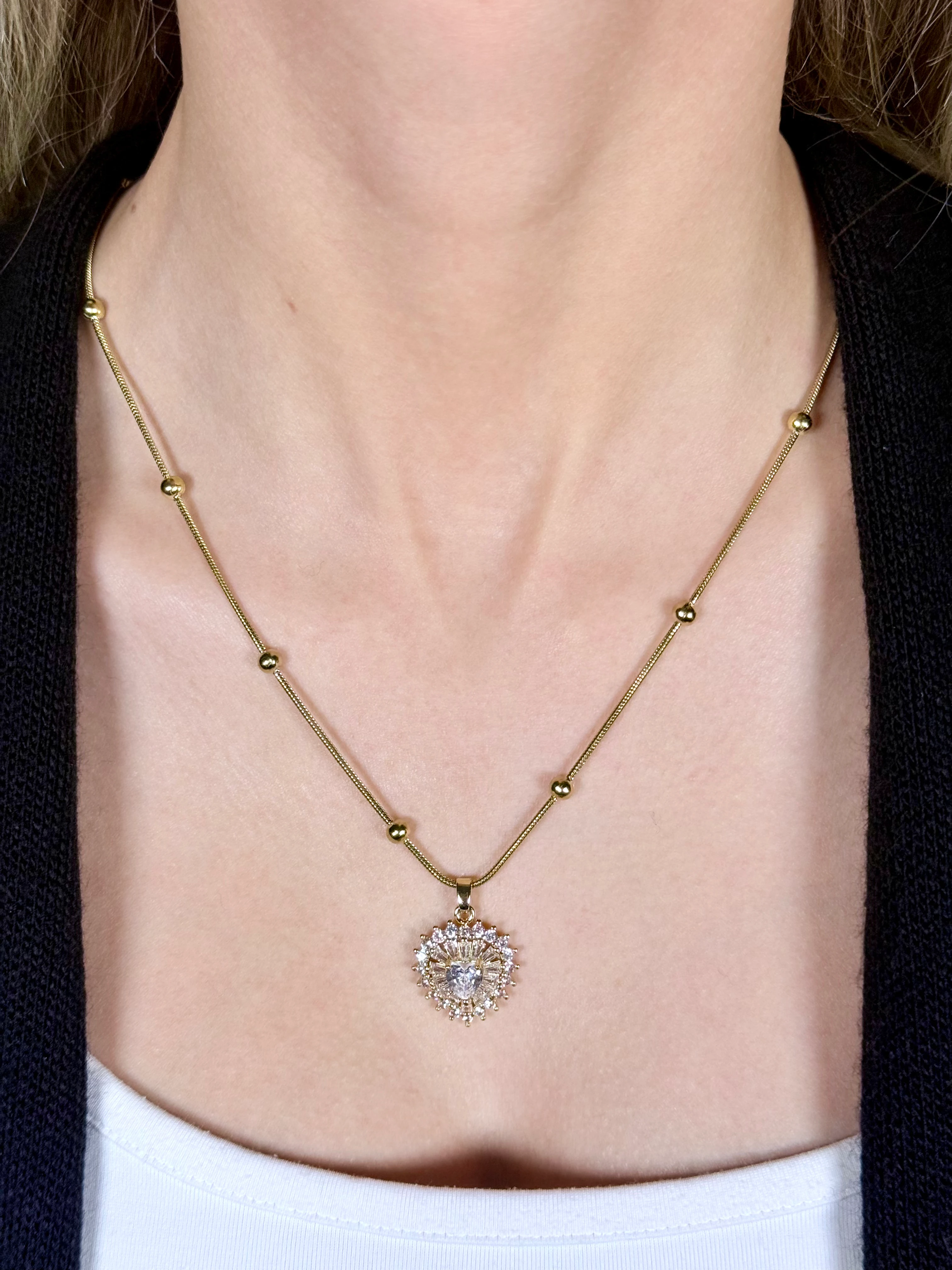 Taşlı Kalp Figürlü Gold Çelik Kolye