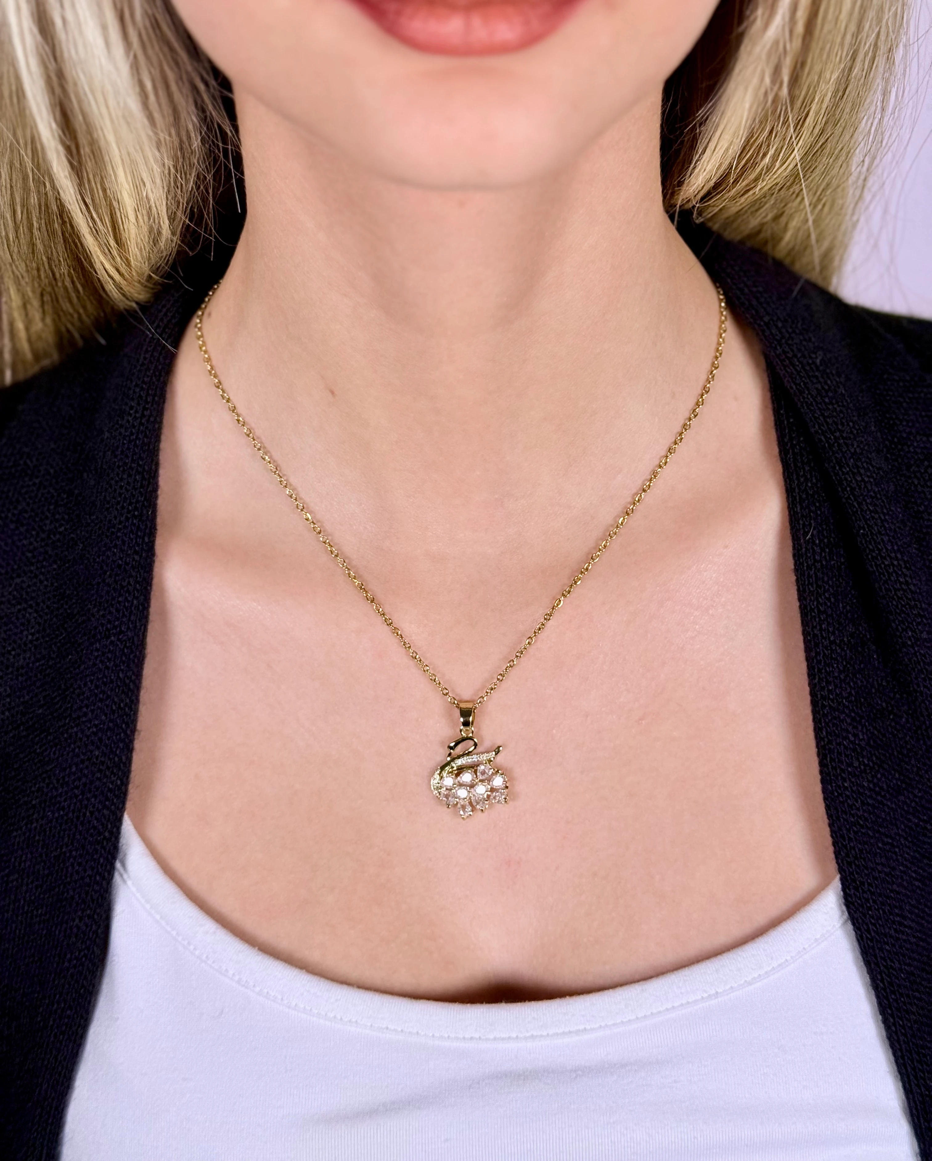 Kuğu Figürlü Gold Çelik Kolye