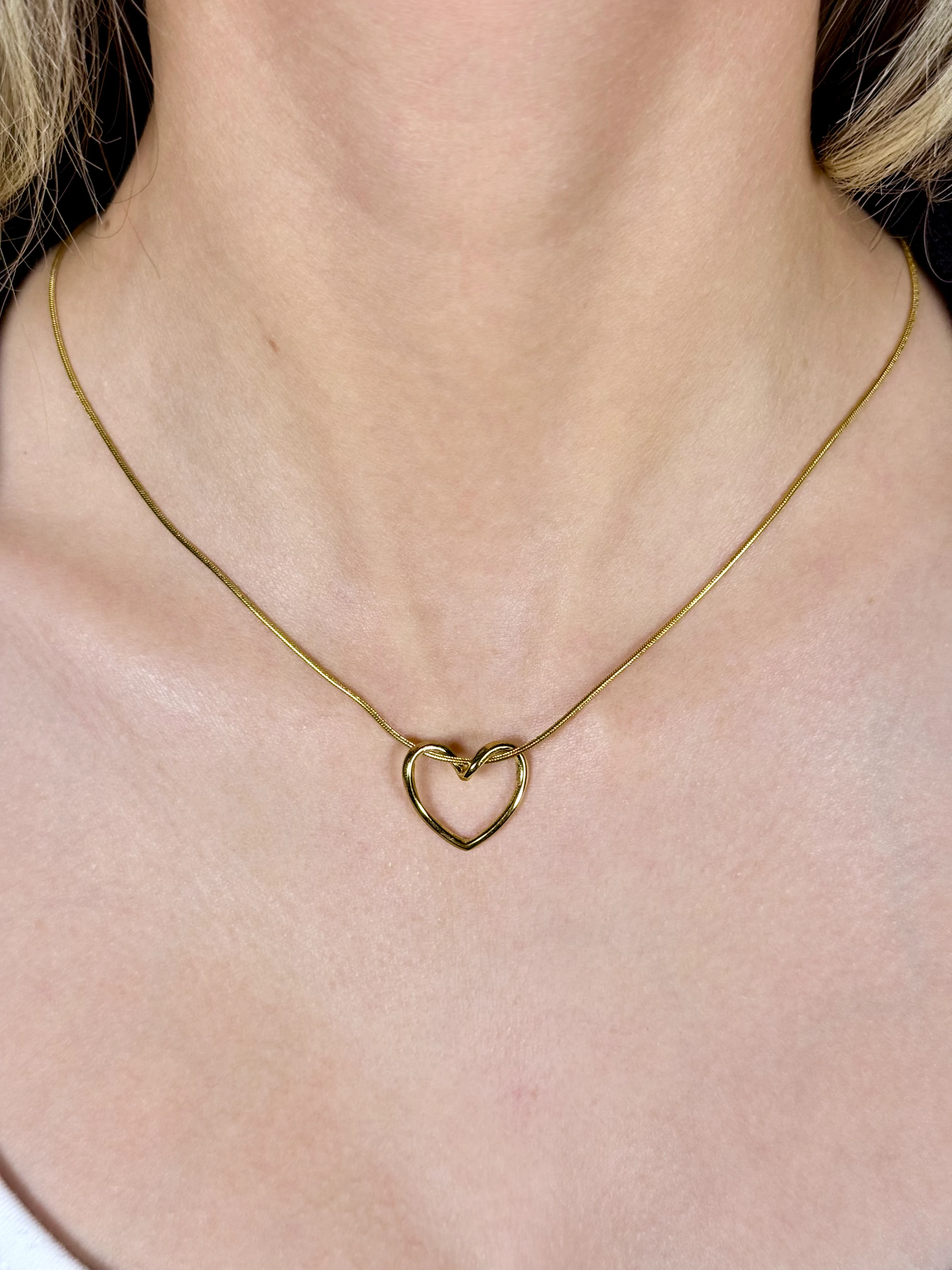 Kalp Figürlü Gold Çelik Kolye