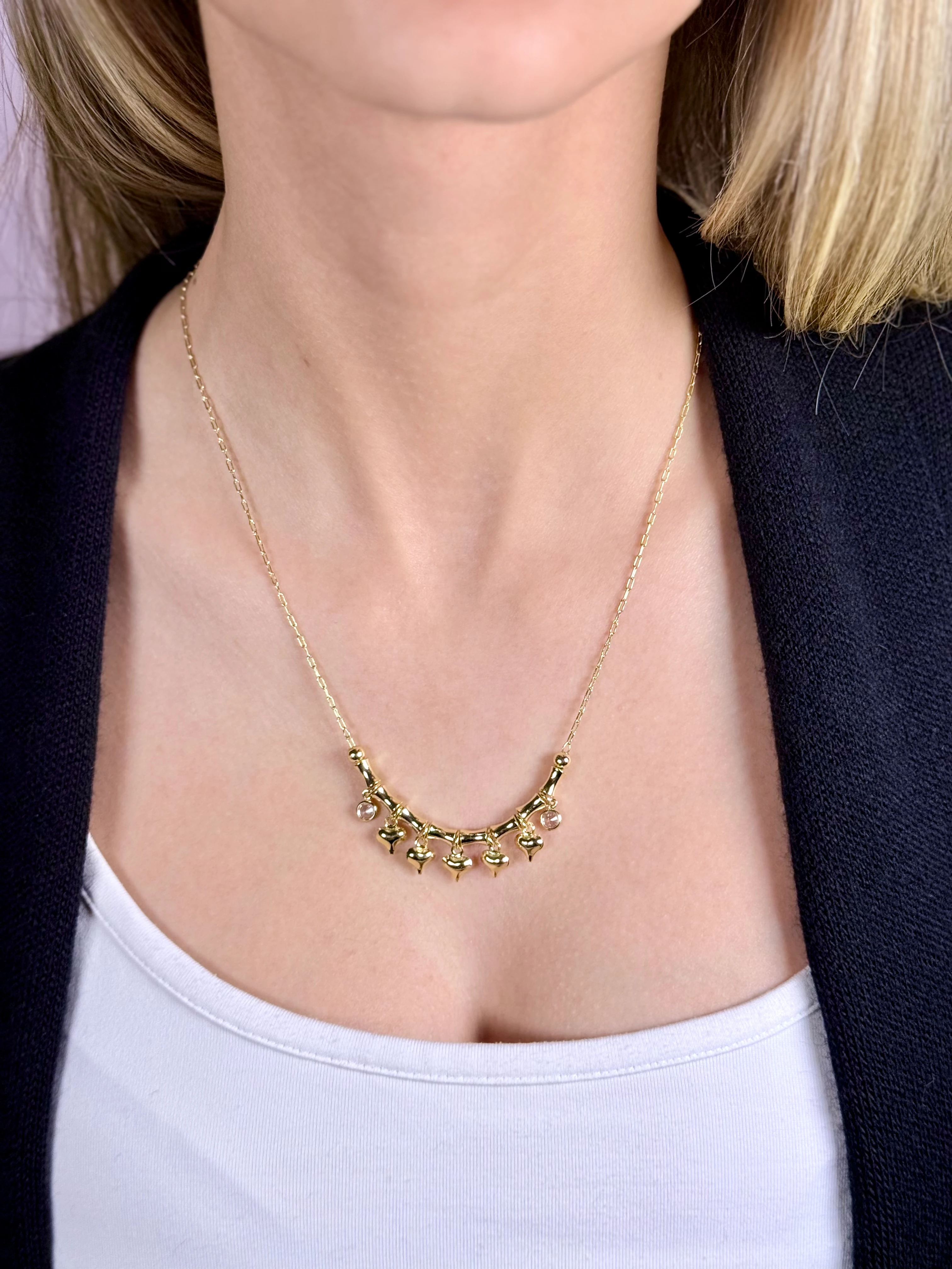 Sallantılı Kalp Detaylı Gold Çelik Kolye