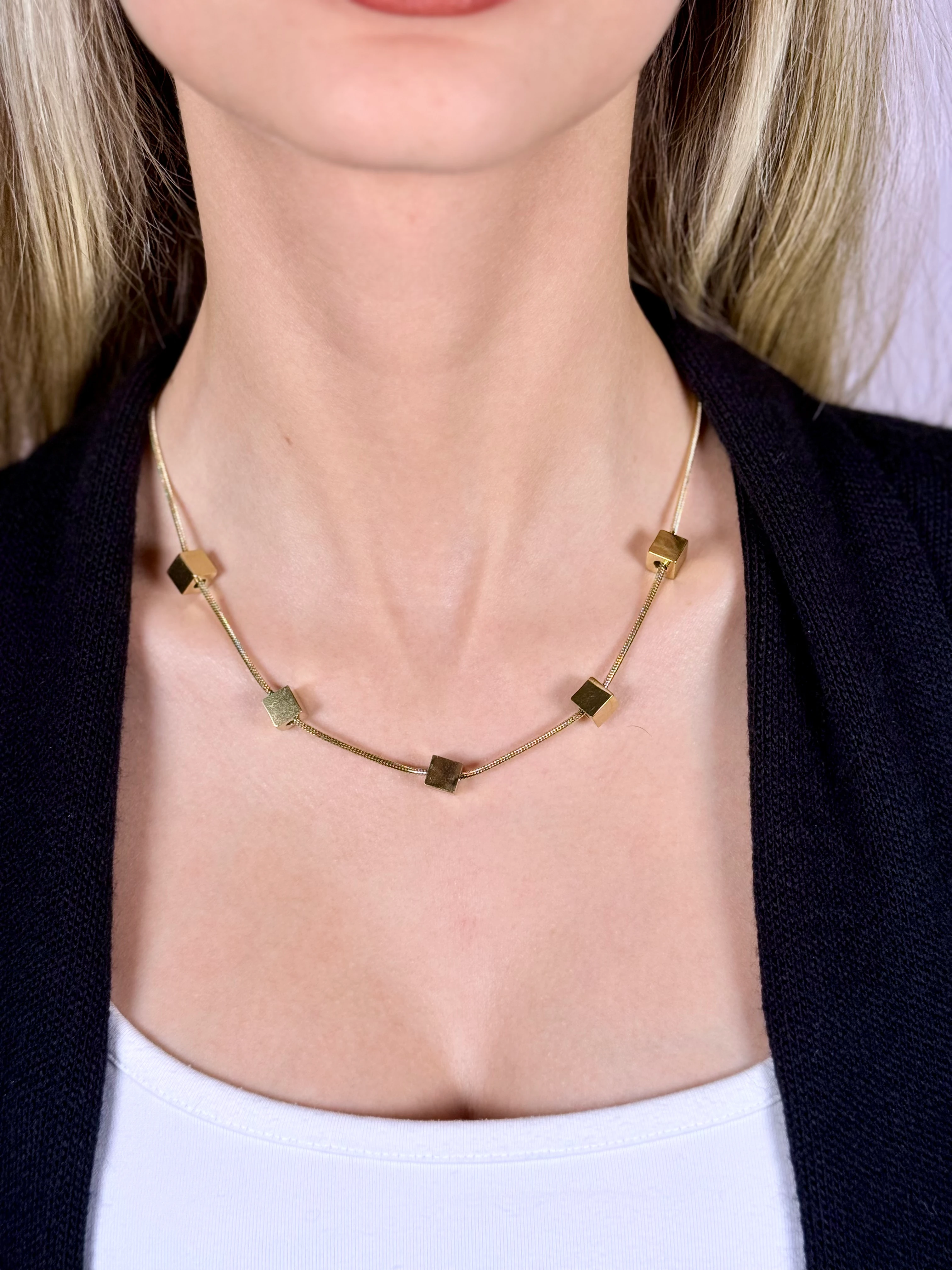 Küp Detaylı Gold Çelik Kolye