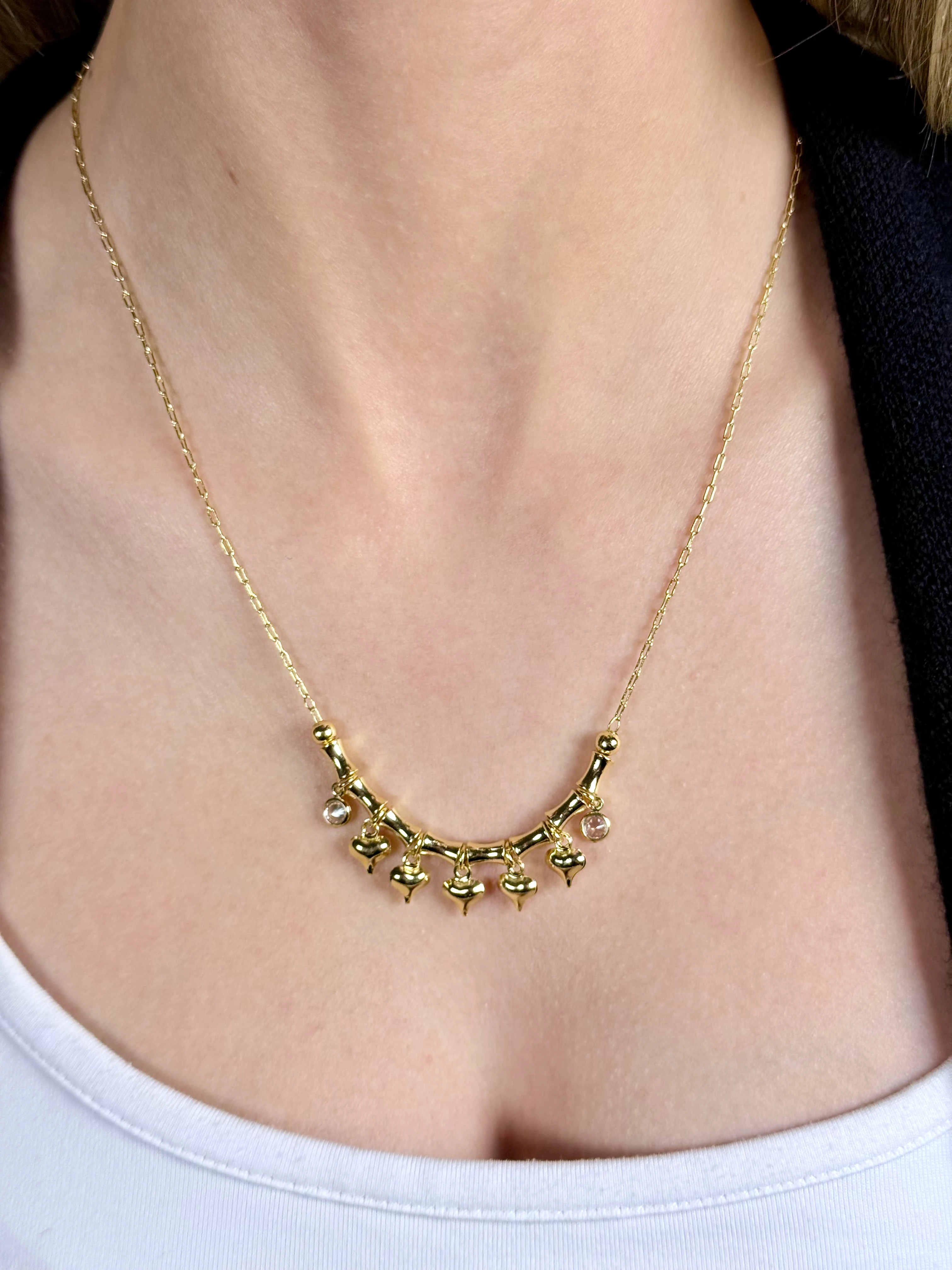 Sallantılı Kalp Detaylı Gold Çelik Kolye