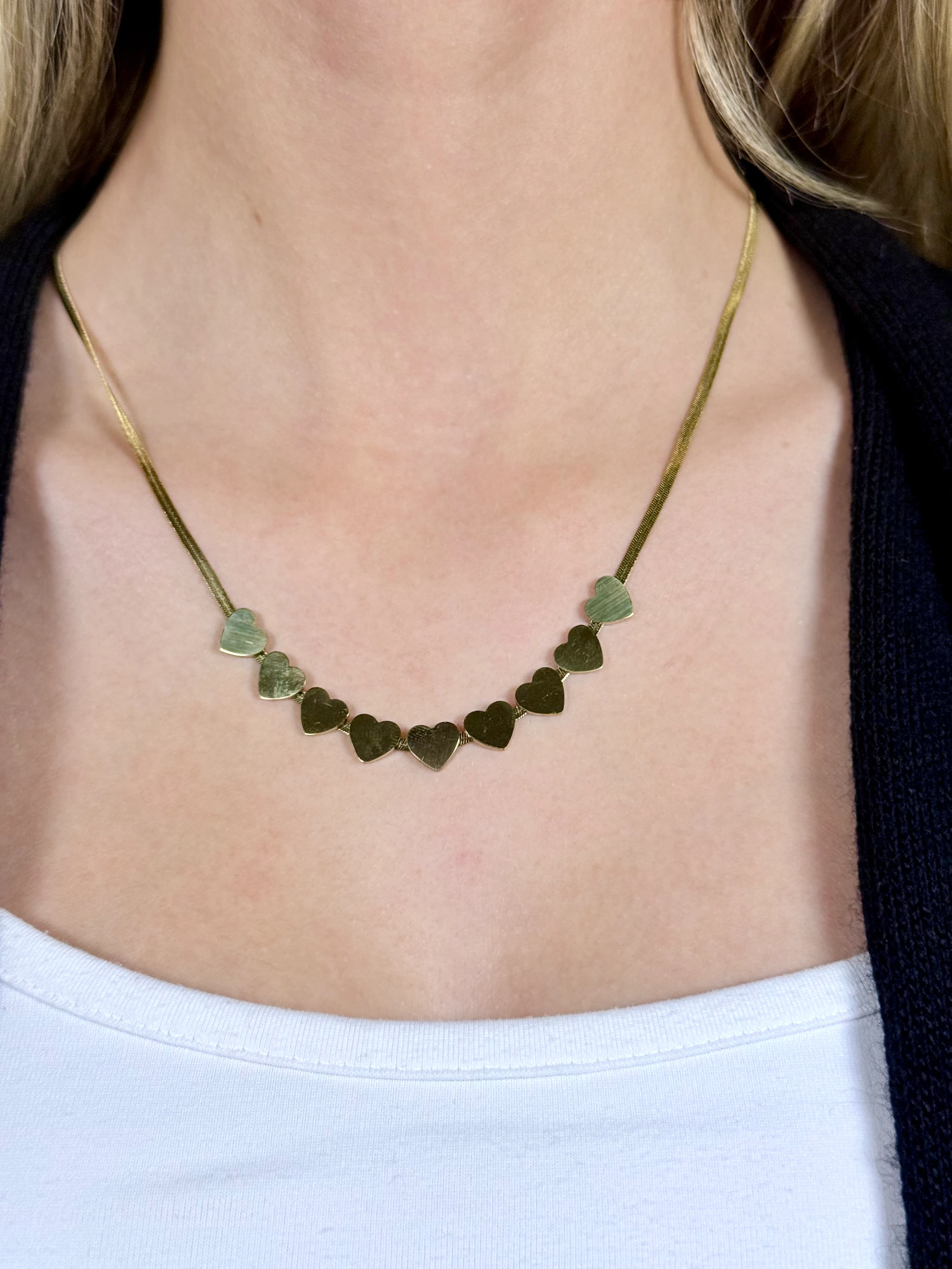 Sıralı Kalp Detaylı Gold Çelik Kolye