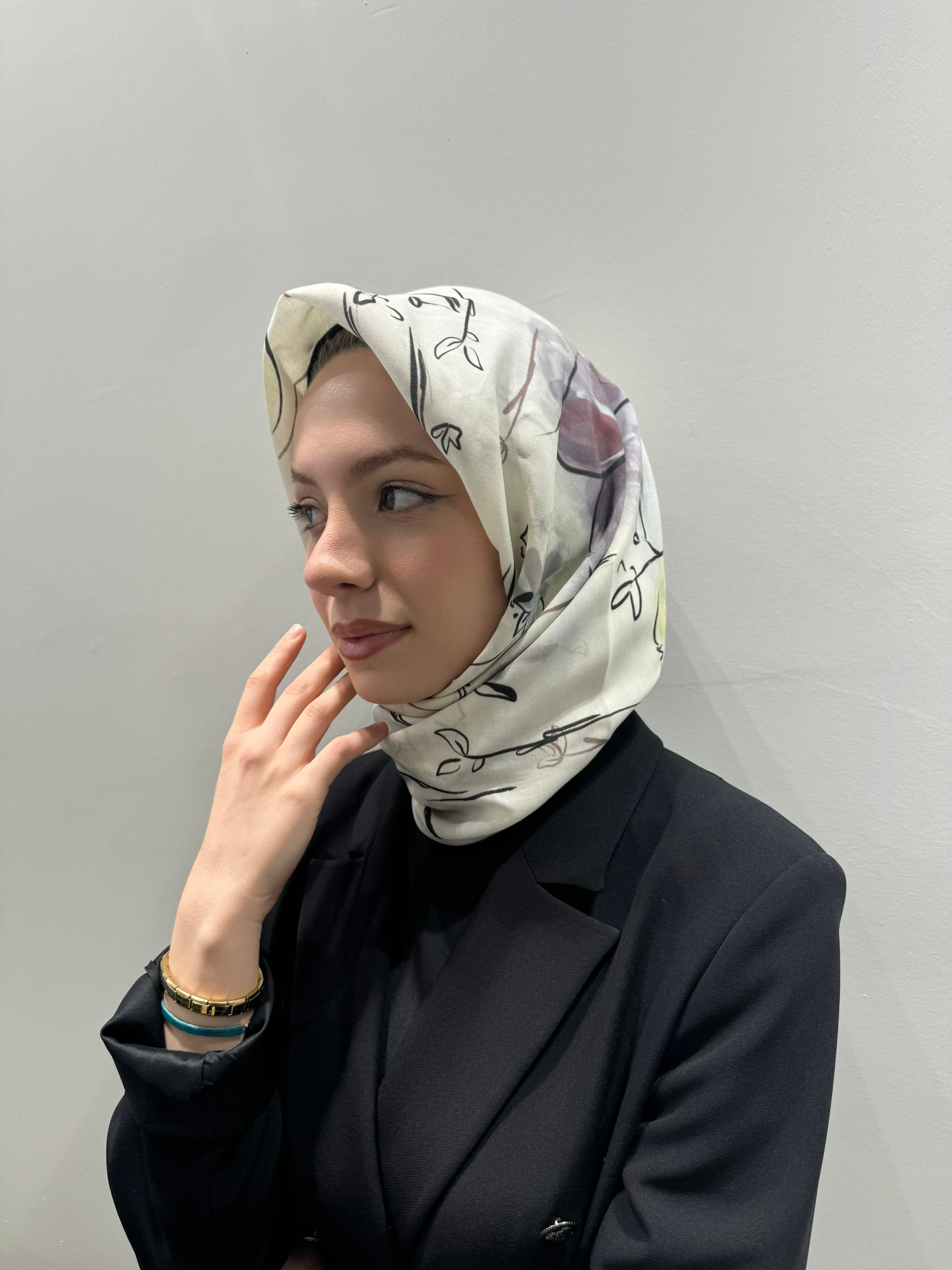 All Day Comfort Serisi  Yaprak Desenli Eşarp