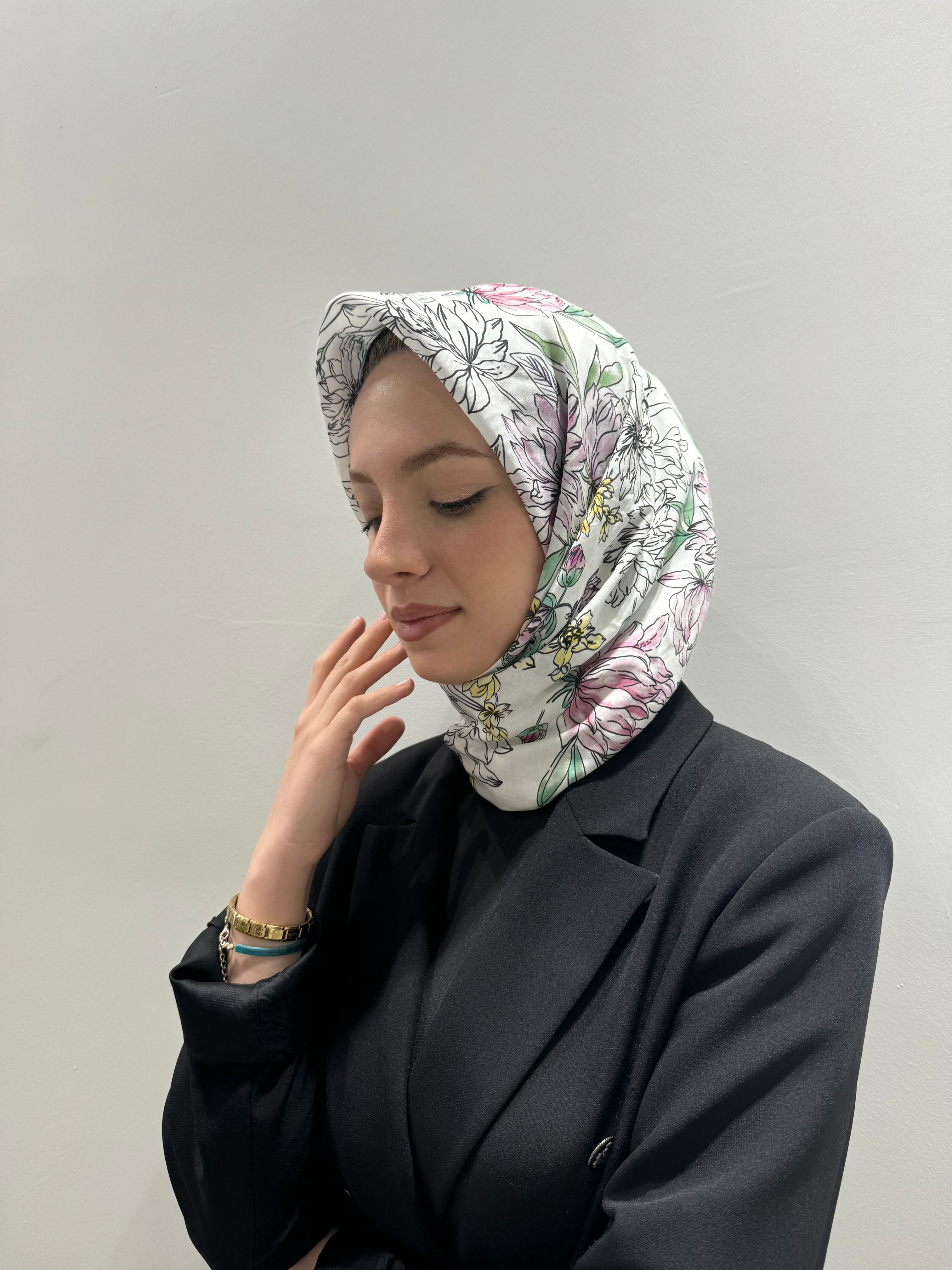 All Day Comfort Serisi Aster Desenli Eşarp