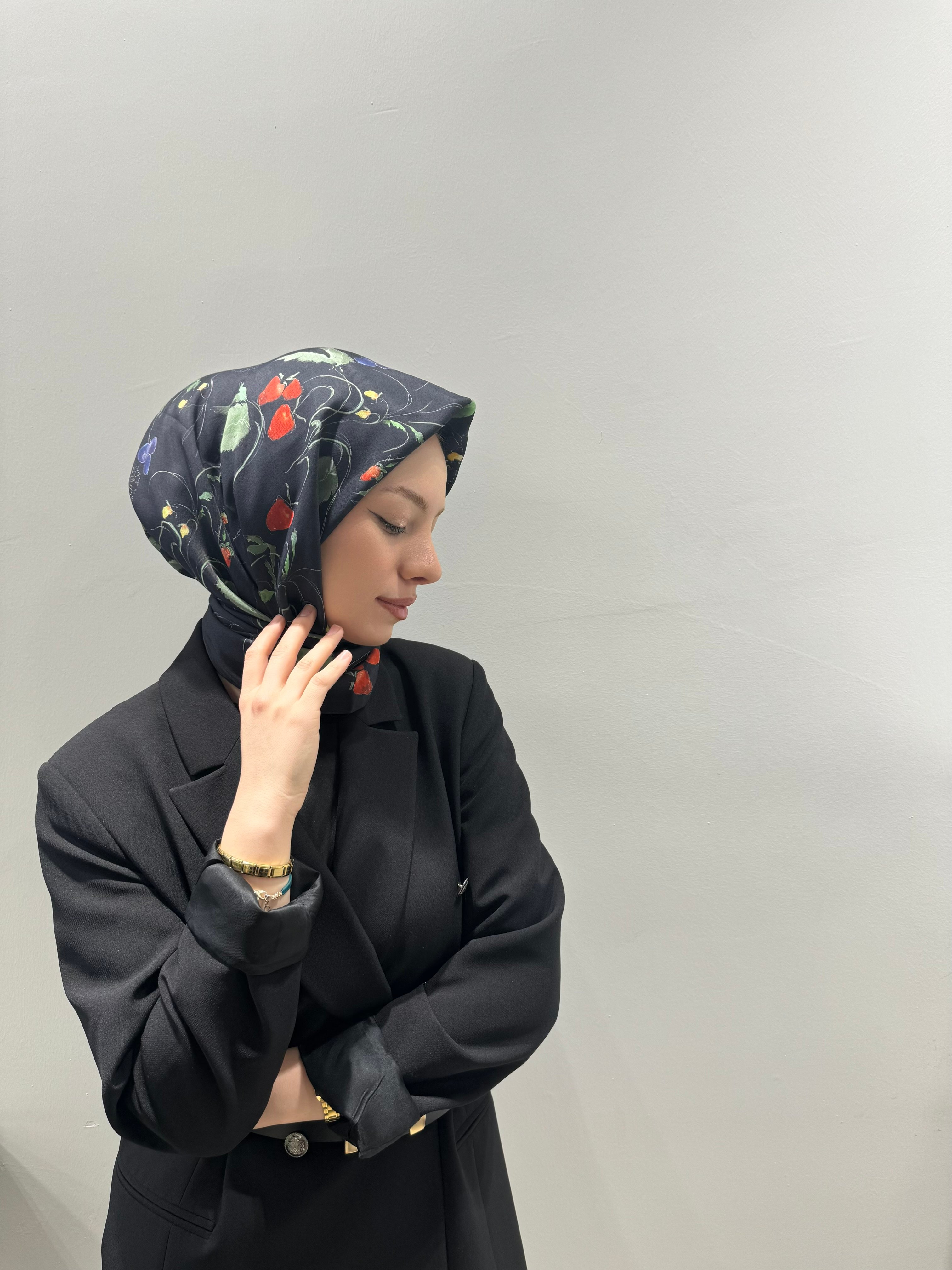 All Day Comfort Serisi  Strawberry Desenli Eşarp