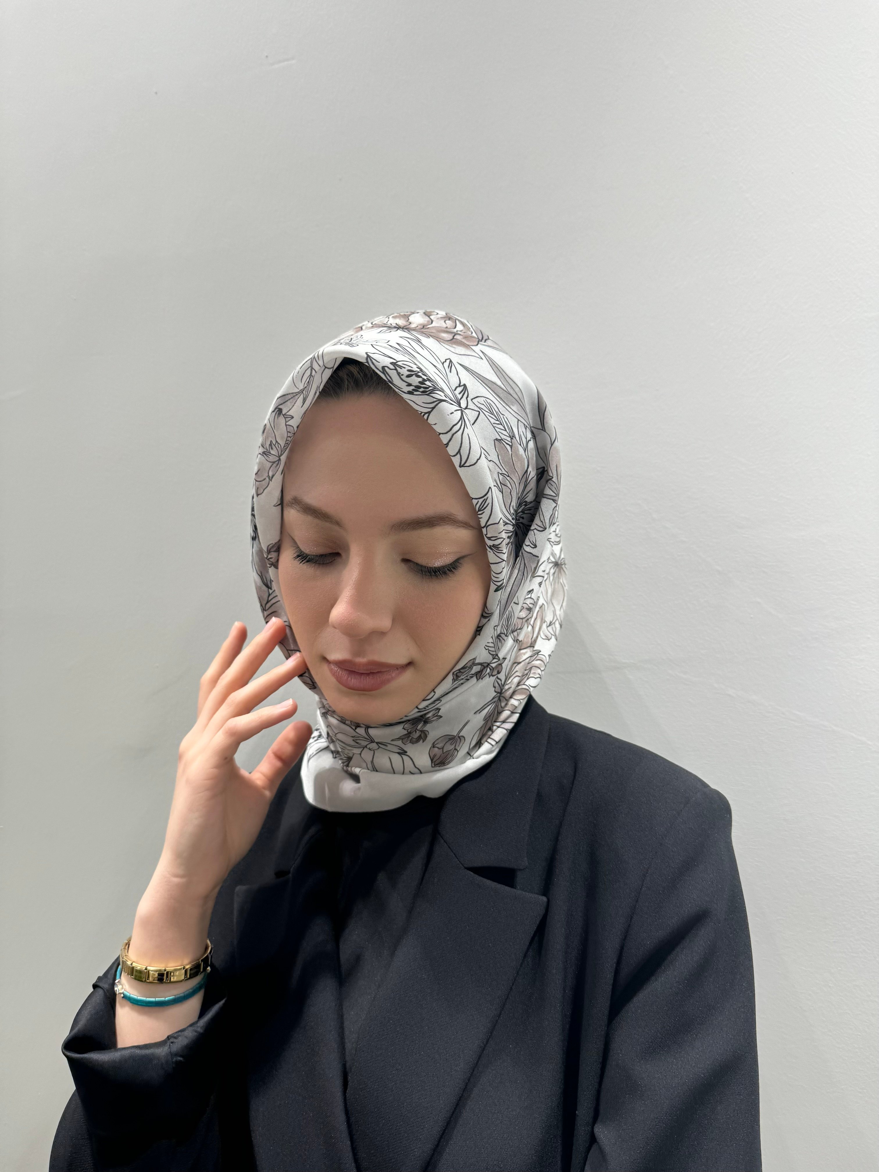 All Day Comfort Serisi Aster Desenli Eşarp