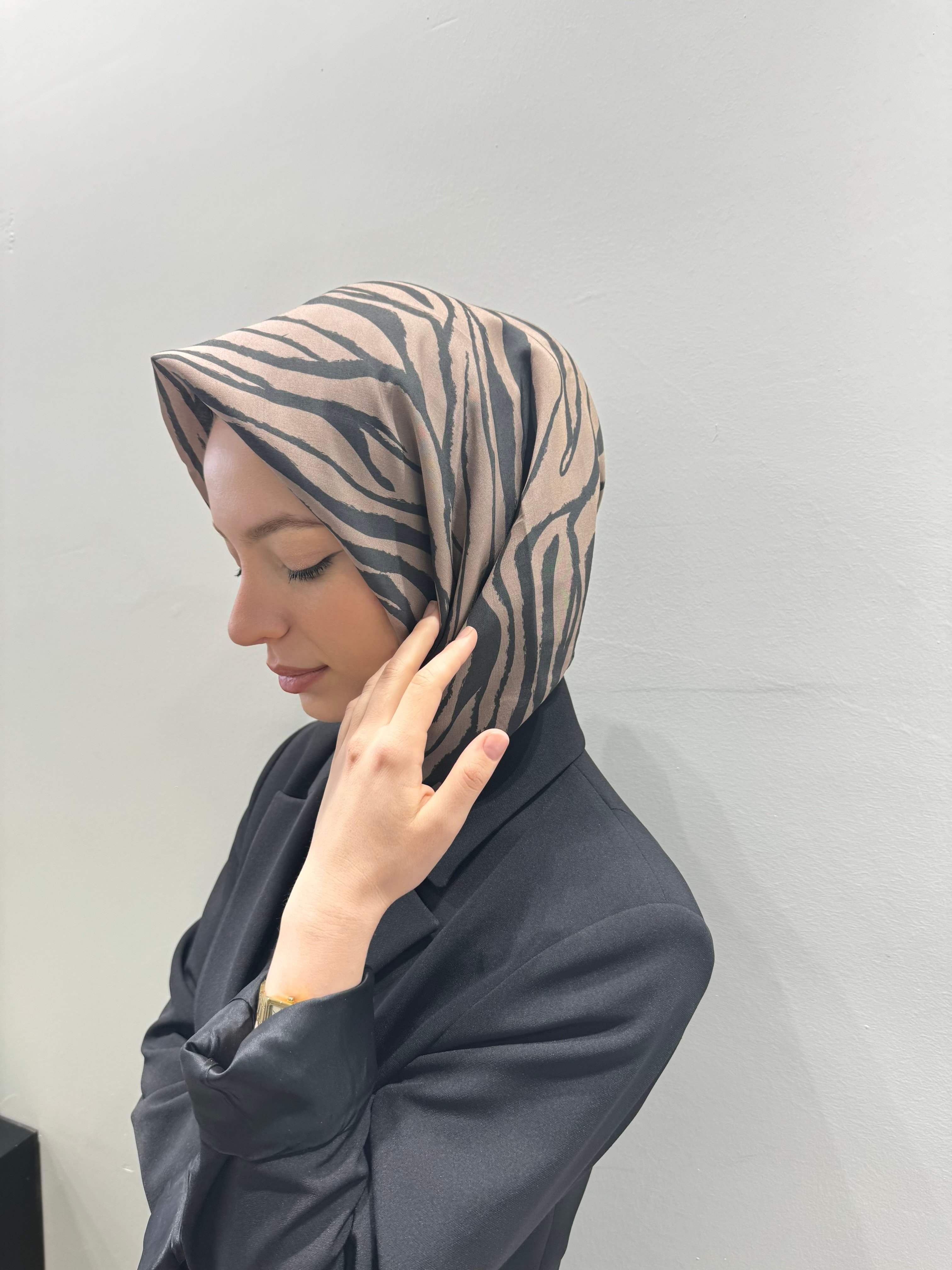 All Day Comfort Serisi Zebra Desenli Eşarp