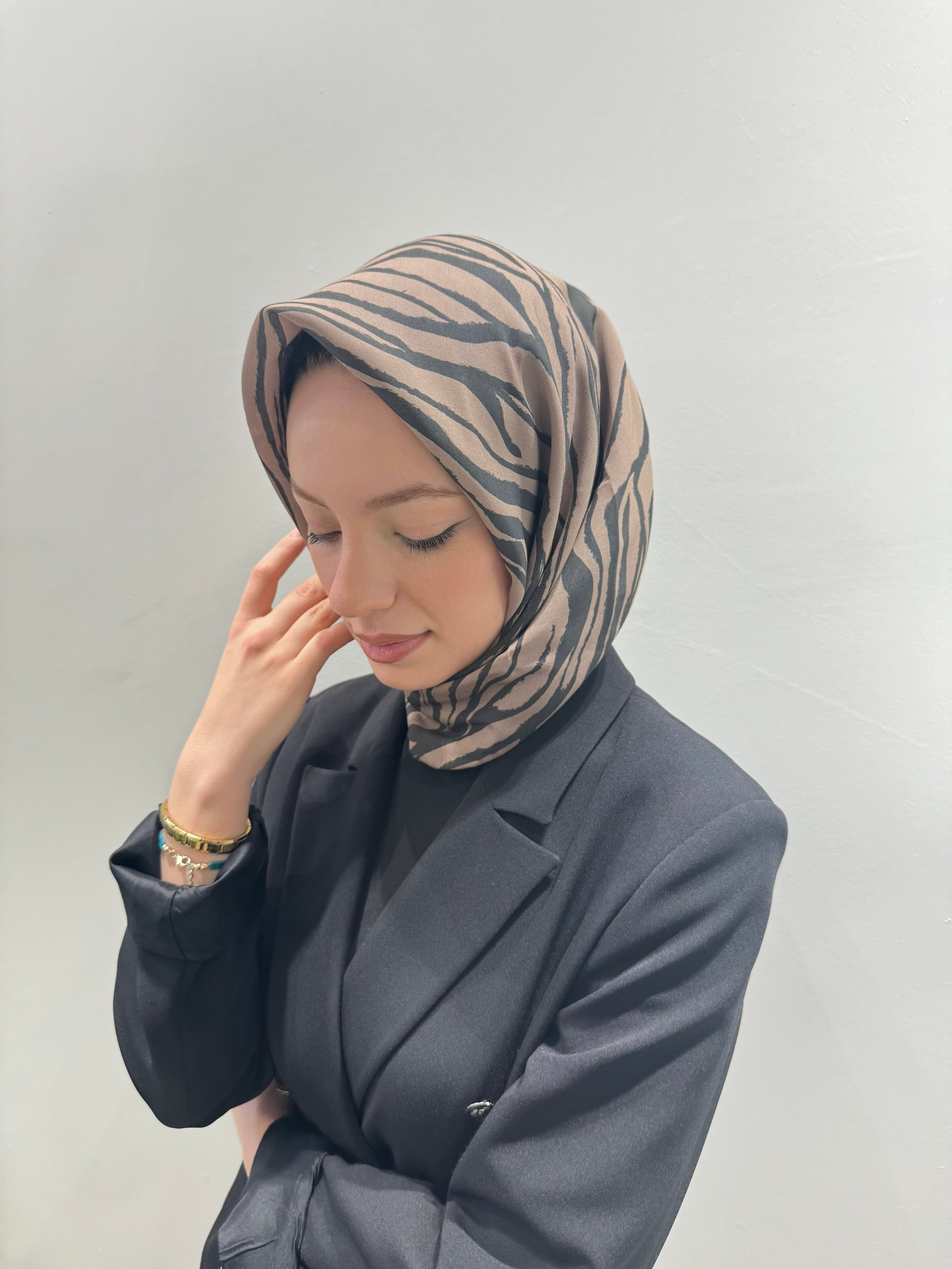 All Day Comfort Serisi Zebra Desenli Eşarp