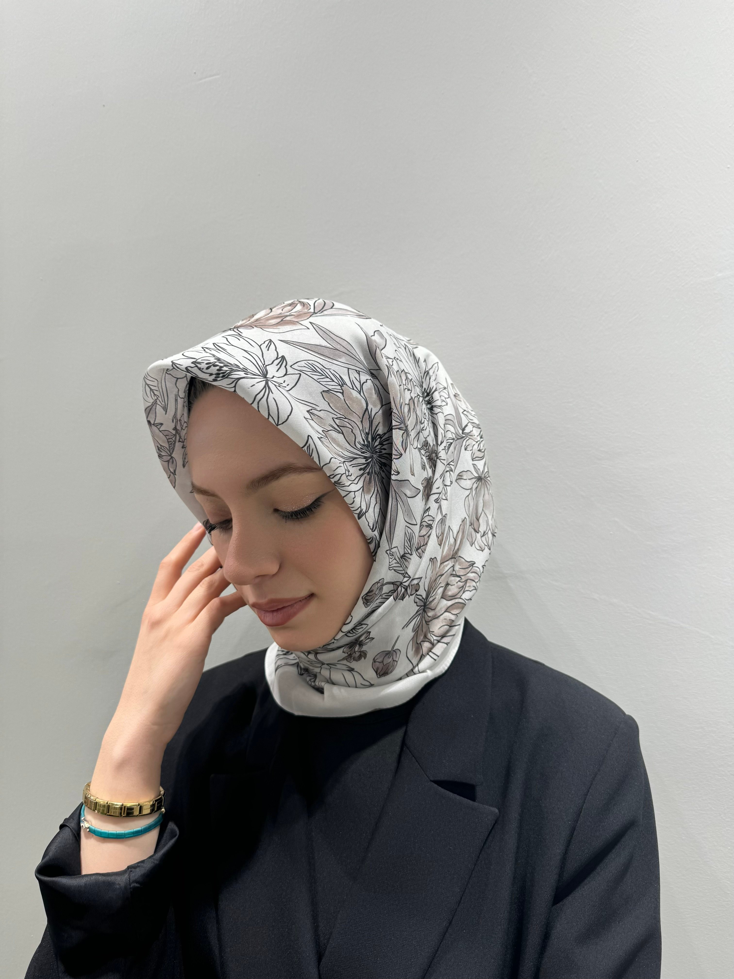 All Day Comfort Serisi Aster Desenli Eşarp
